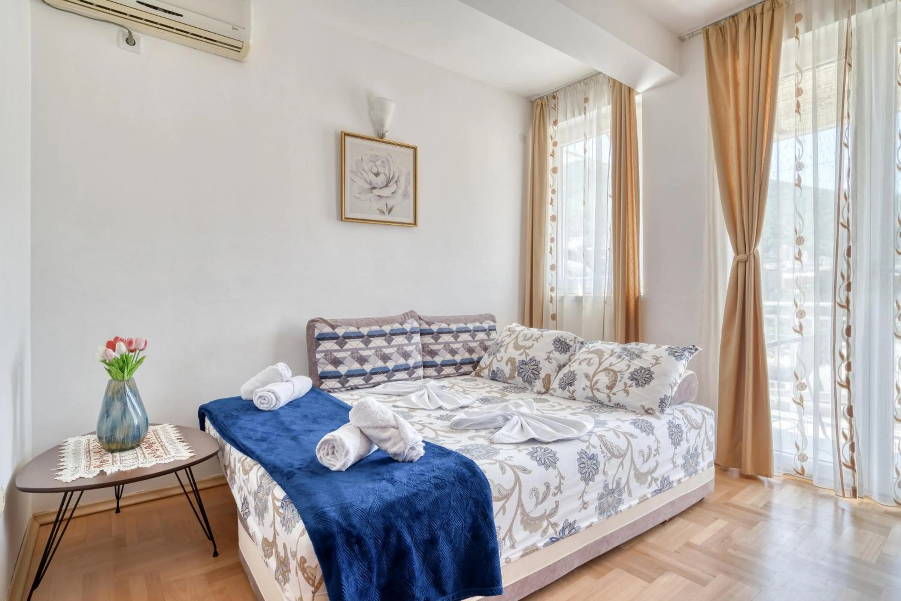 Living room, Bed in Apartments Elena