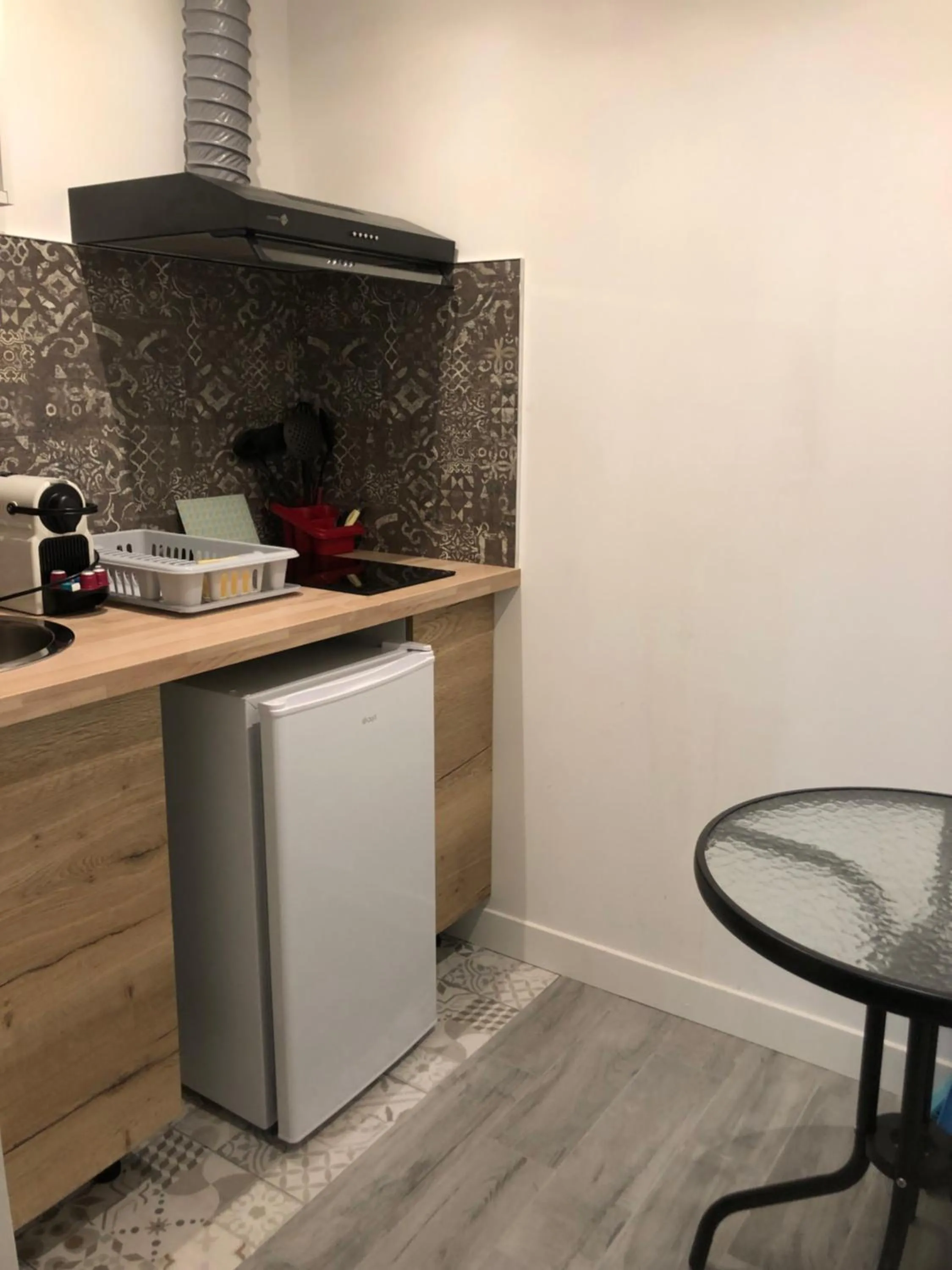 Kitchen or kitchenette in Résidence Cosyade équipée d'un parking privé gratuit