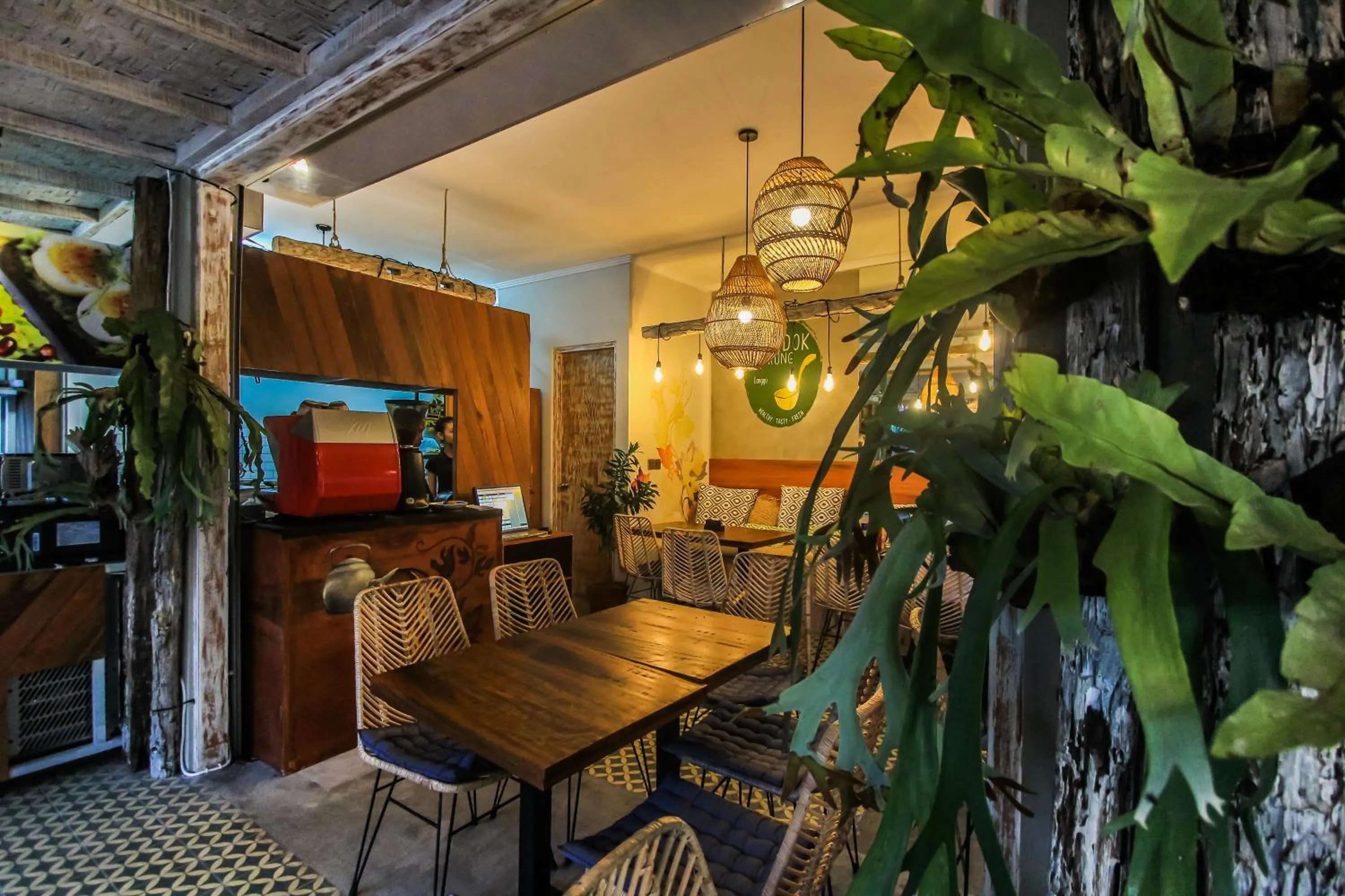 Restaurant/places to eat in BRAW inn Canggu by kamara