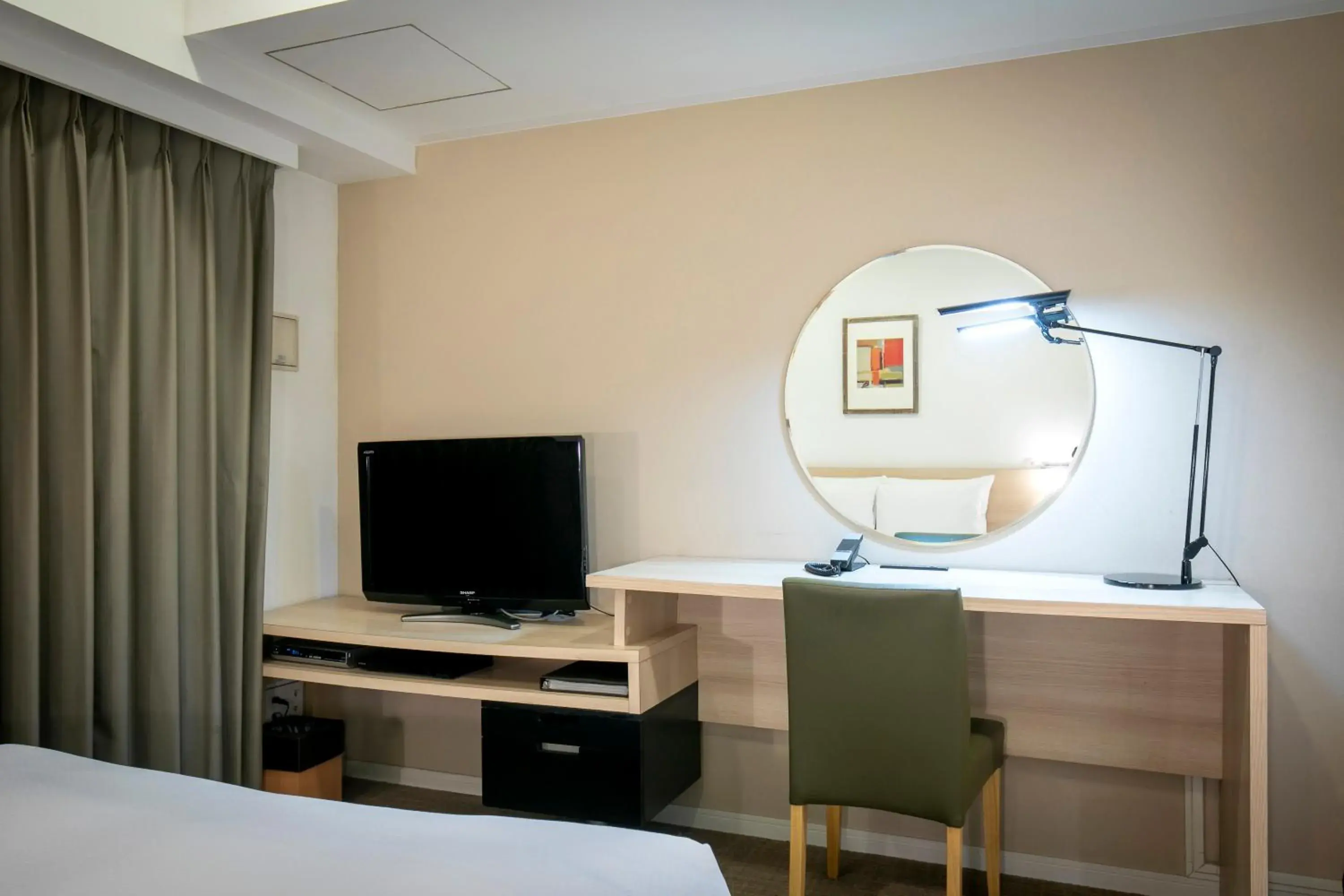 TV and multimedia, Bed in B:CONTE Asakusa TV and multimedia, Bed in B:CONTE Asakusa