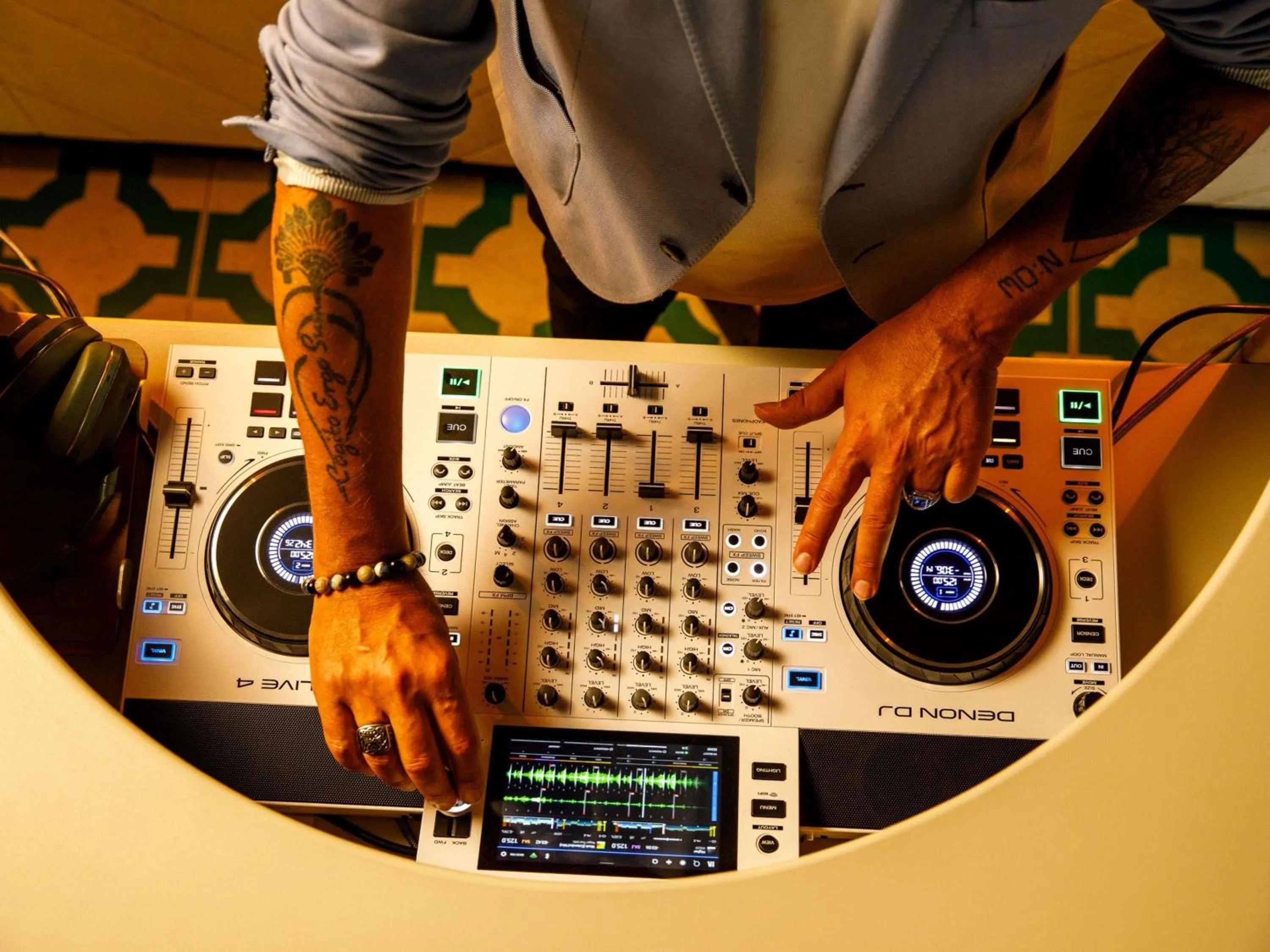 Restaurant/places to eat in Novotel London Blackfriars