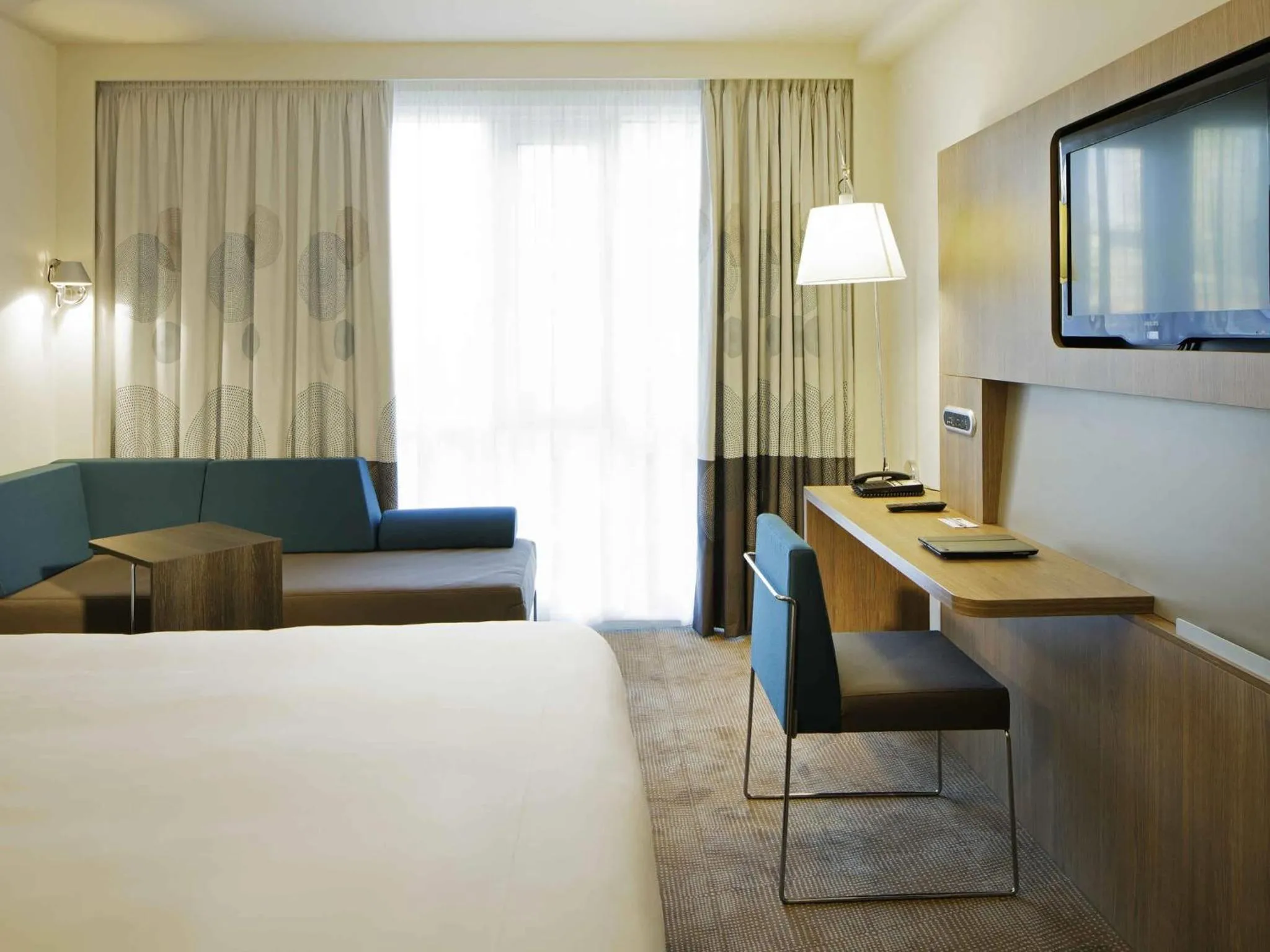 Bedroom, Bed in Novotel London Blackfriars