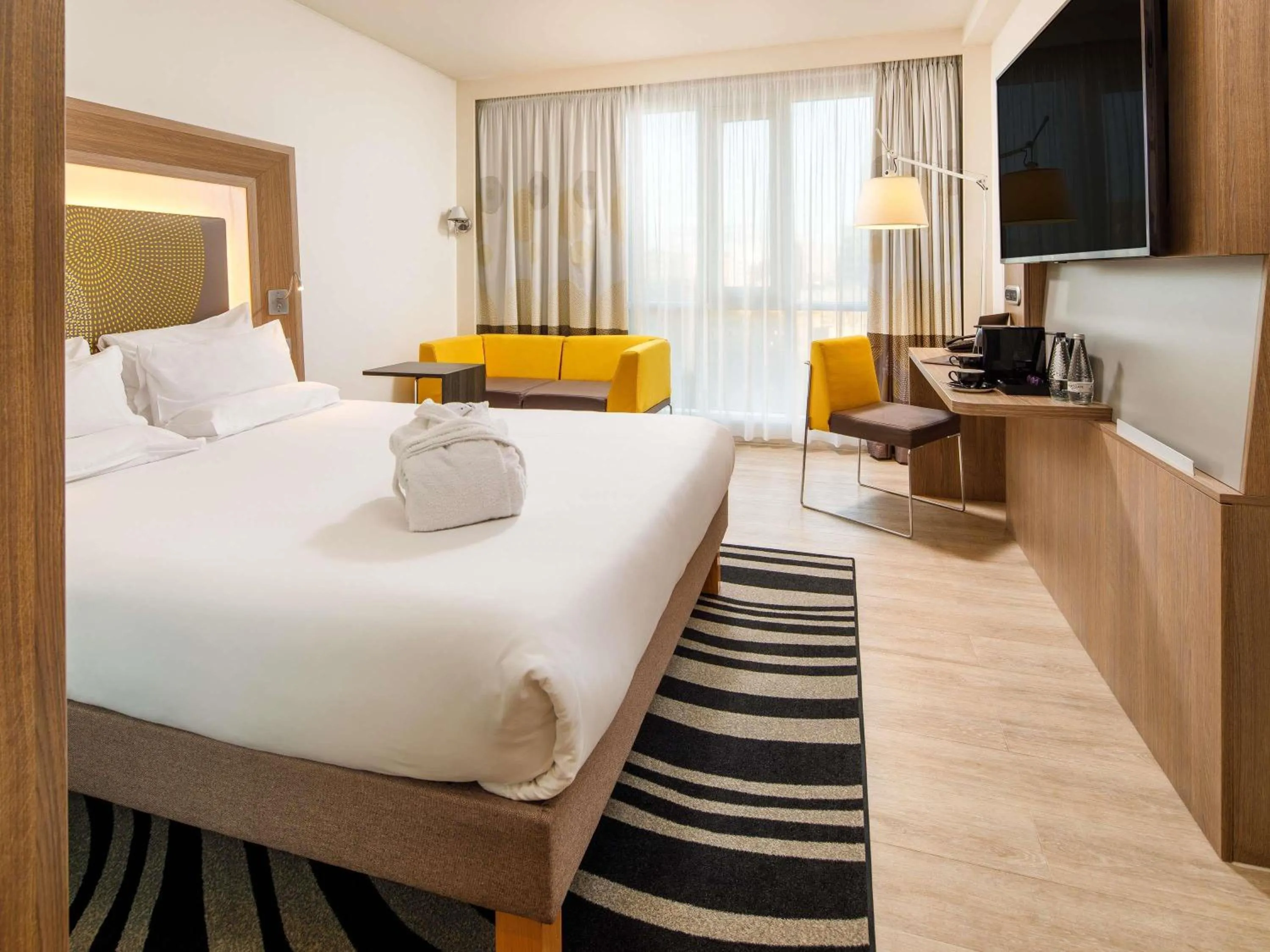 Bedroom, Bed in Novotel London Blackfriars