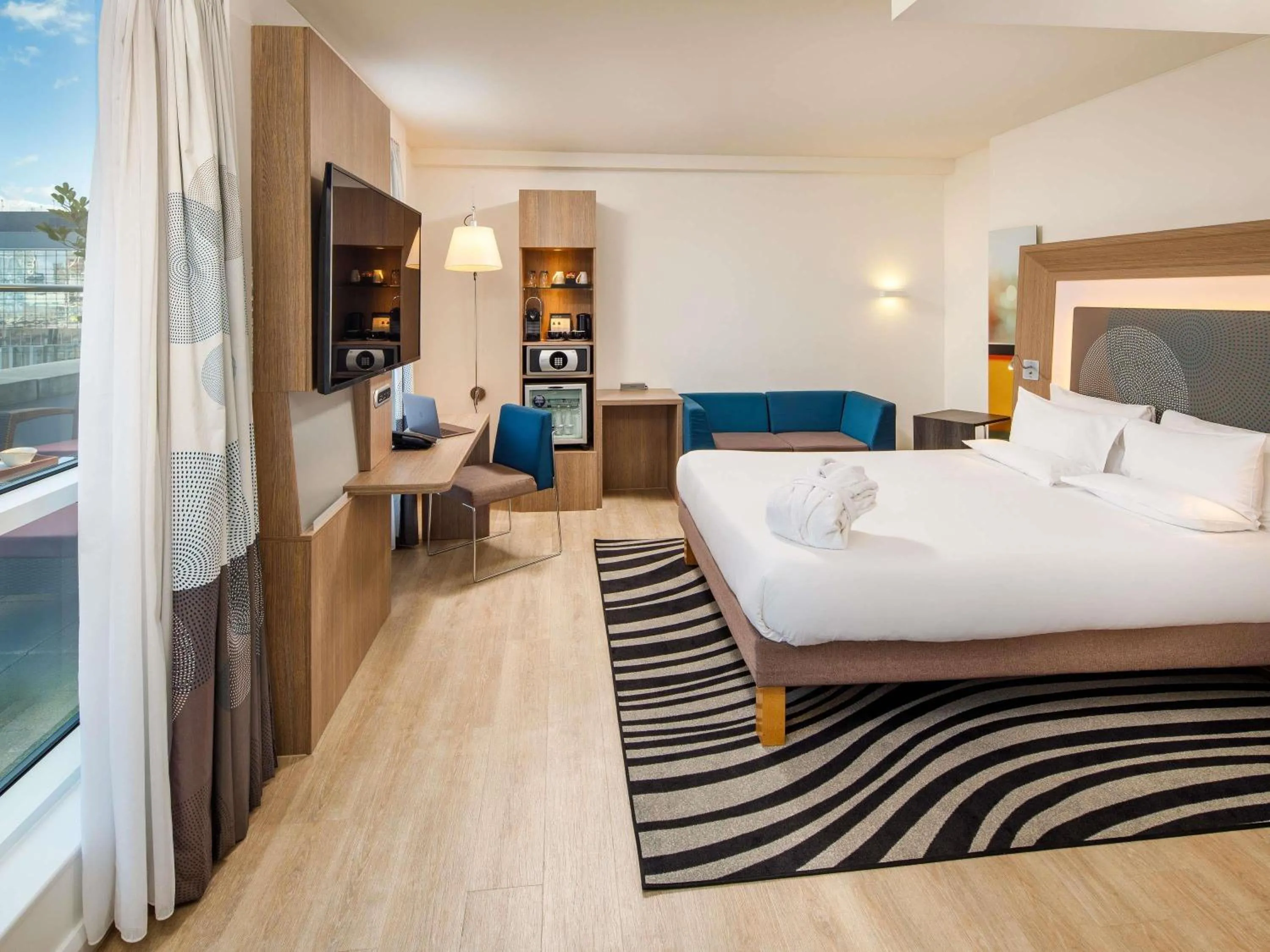 Bedroom, Bed in Novotel London Blackfriars