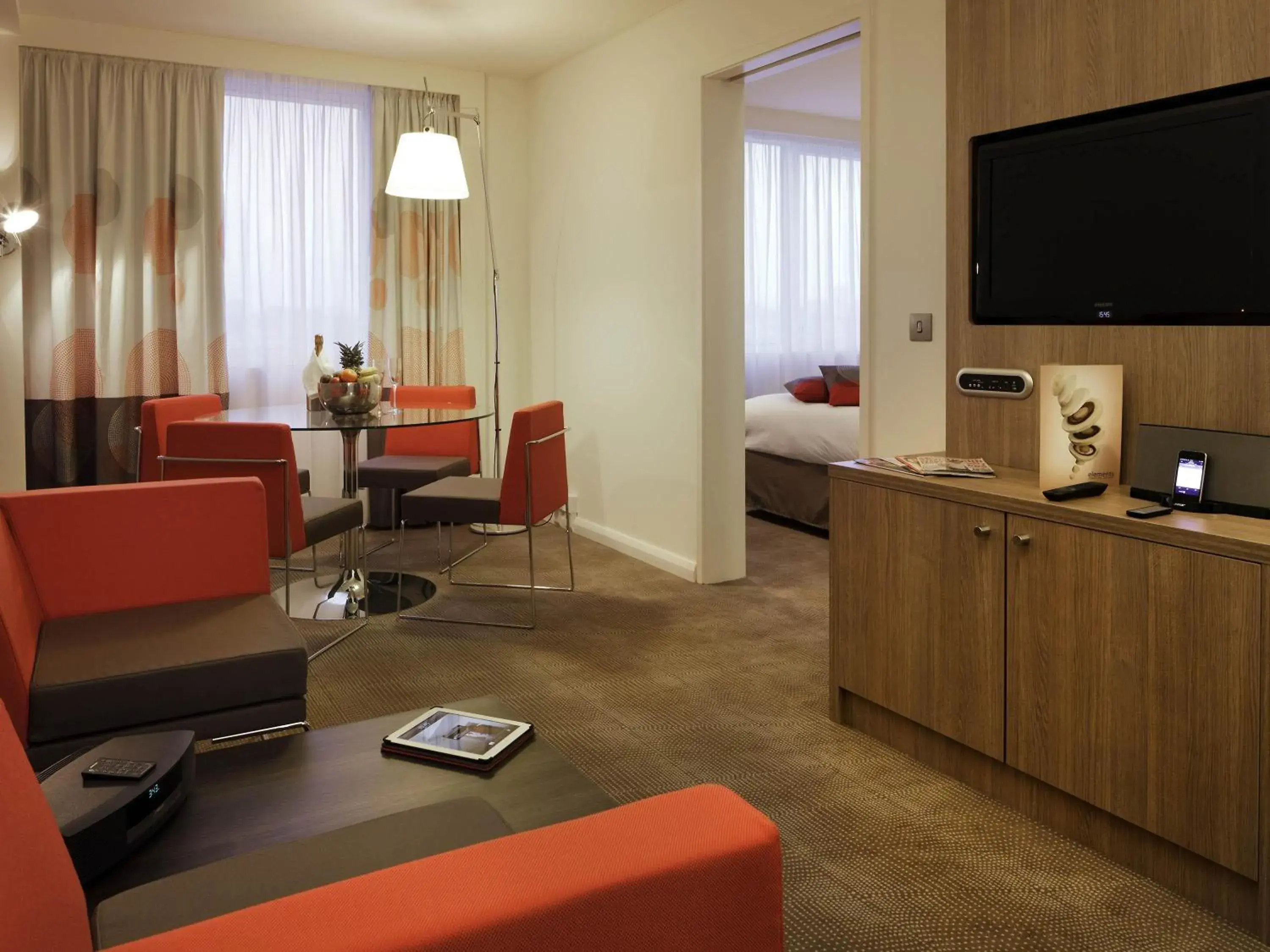 Executive Suite with King size Bed and Two Single Sofa Beds in Novotel London Blackfriars Executive Suite with King size Bed and Two Single Sofa Beds in Novotel London Blackfriars