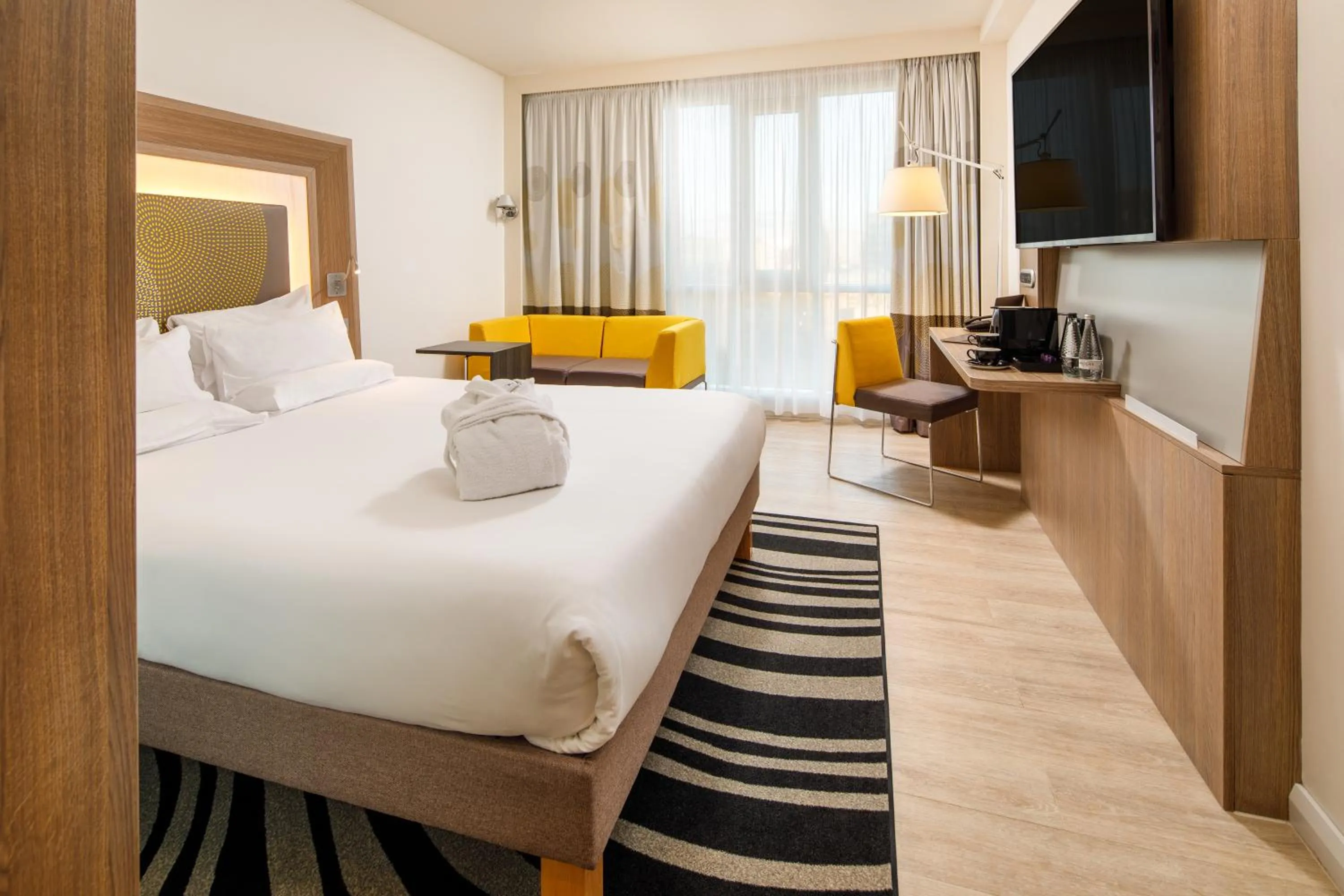 Bedroom, Bed in Novotel London Blackfriars