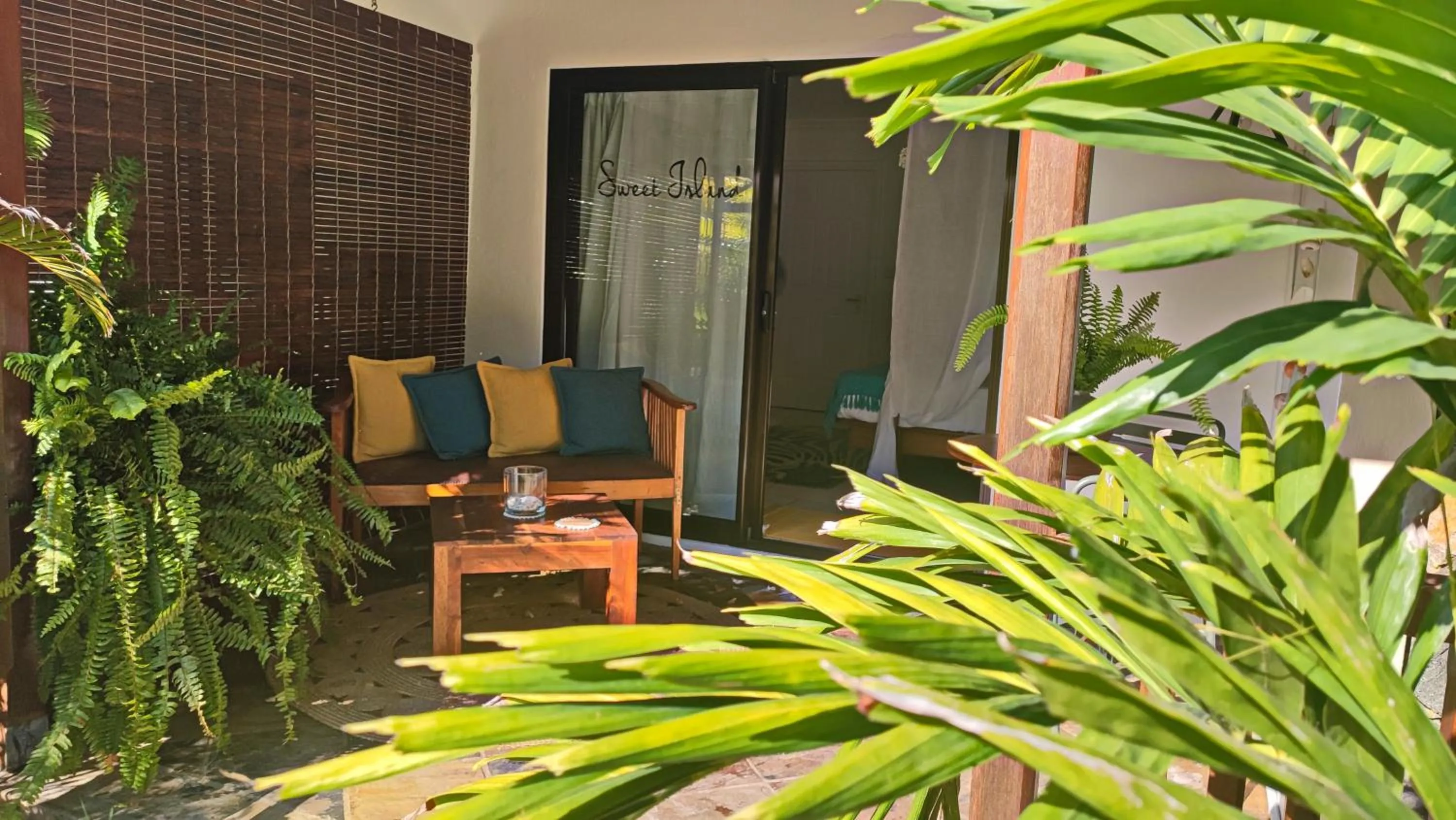 Patio in SWEET ISLAND petit dejeuner inclus