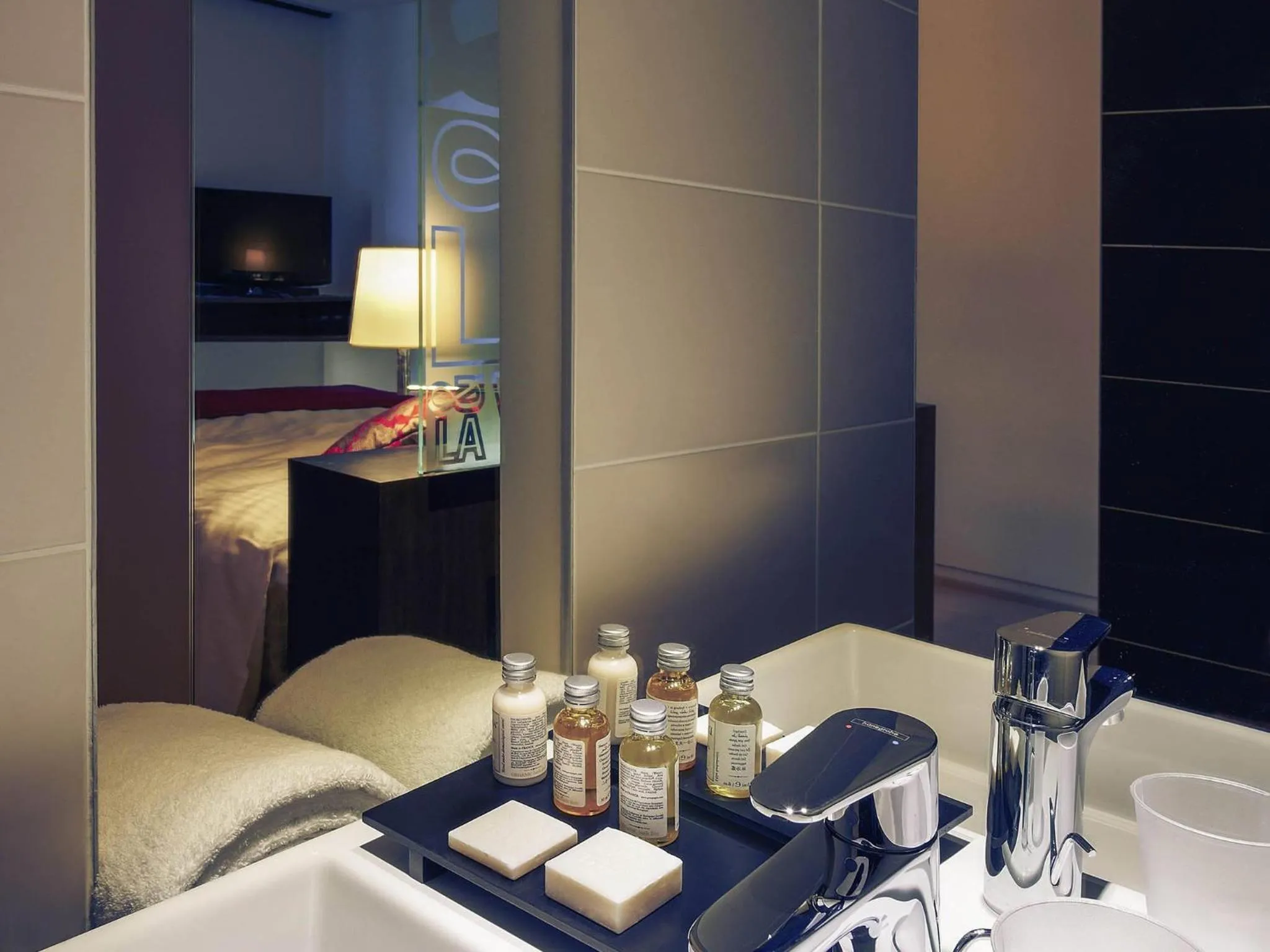 Bedroom in Mercure Villefranche-sur-Saône