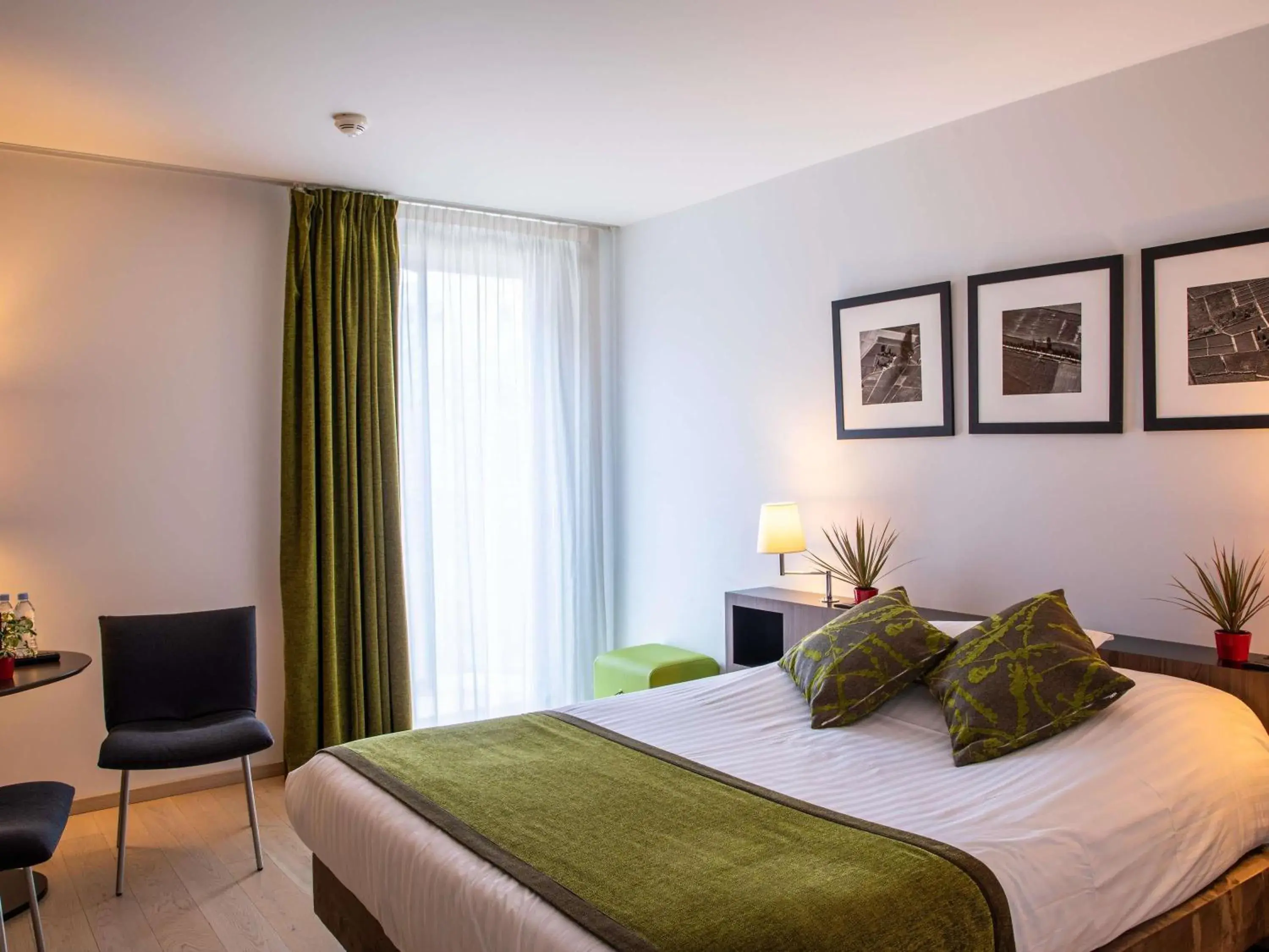 Bedroom, Bed in Mercure Villefranche-sur-Saône Bedroom, Bed in Mercure Villefranche-sur-Saône