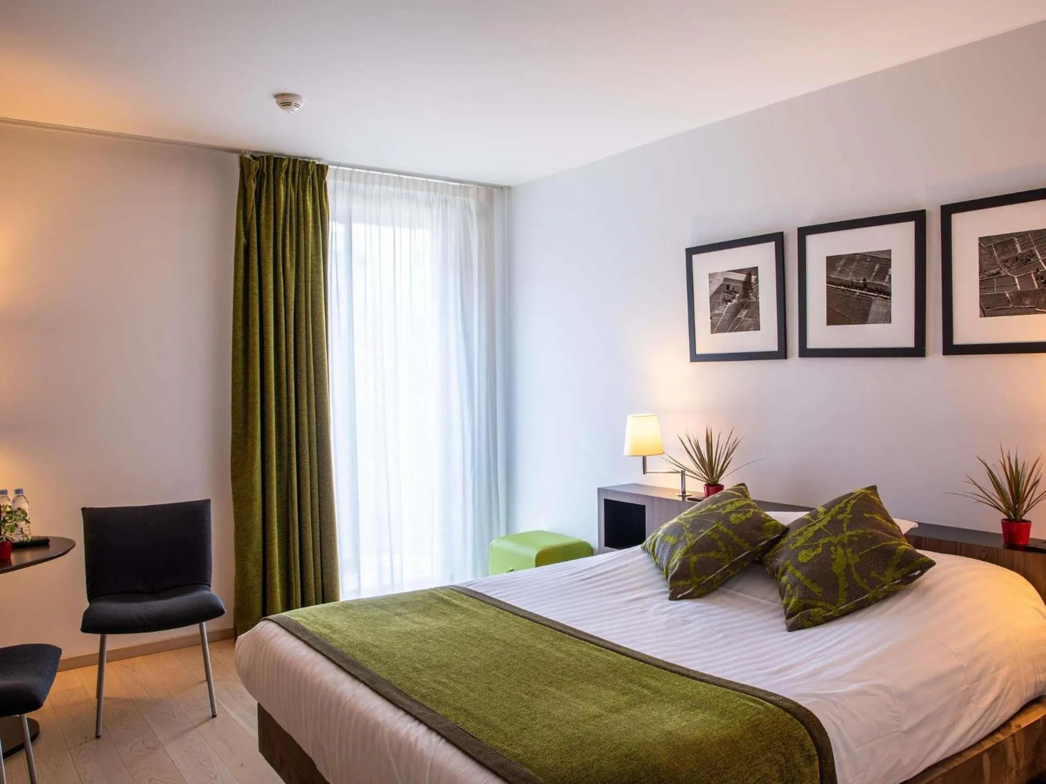 Bedroom, Bed in Mercure Villefranche-sur-Saône