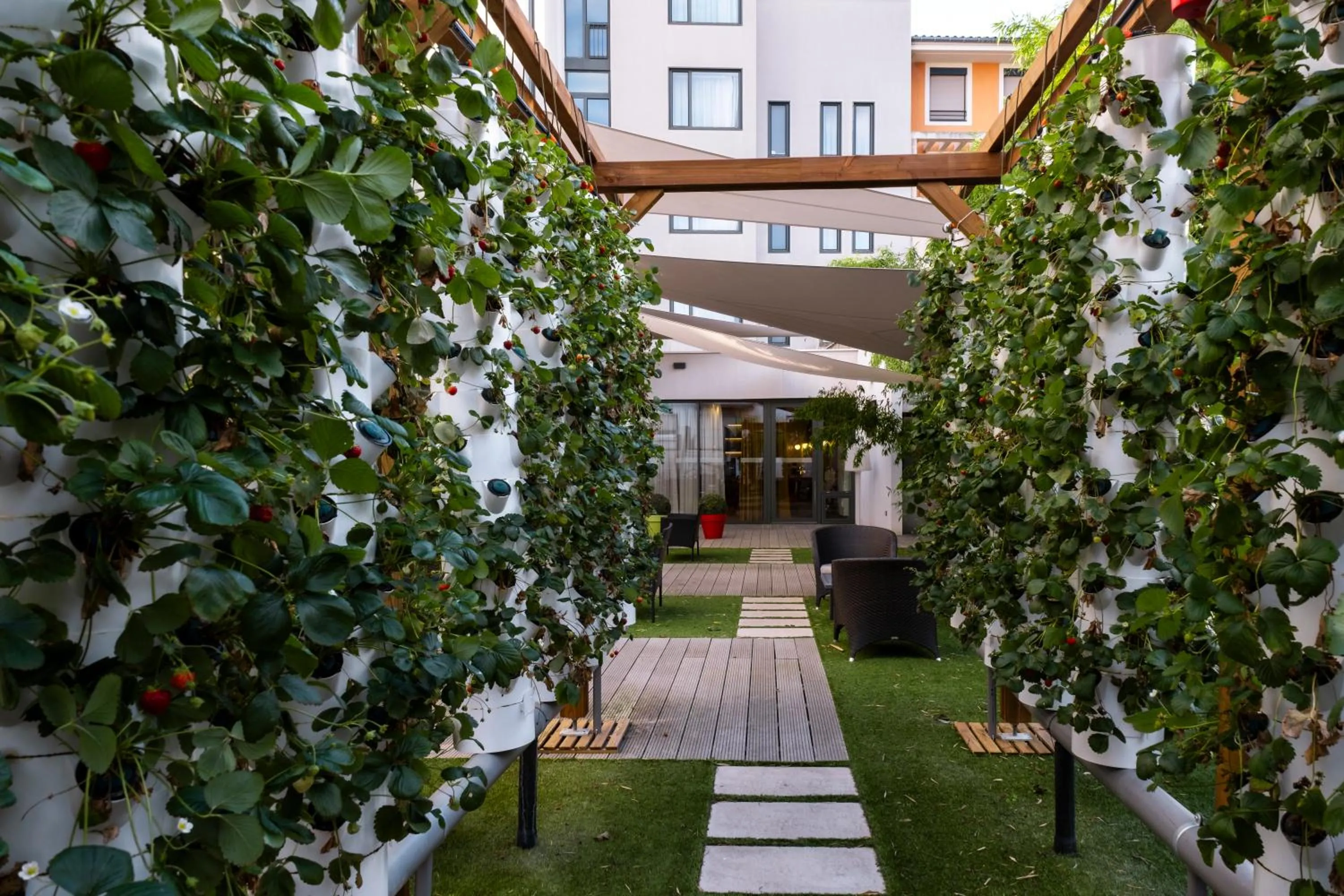 Patio in Mercure Villefranche-sur-Saône