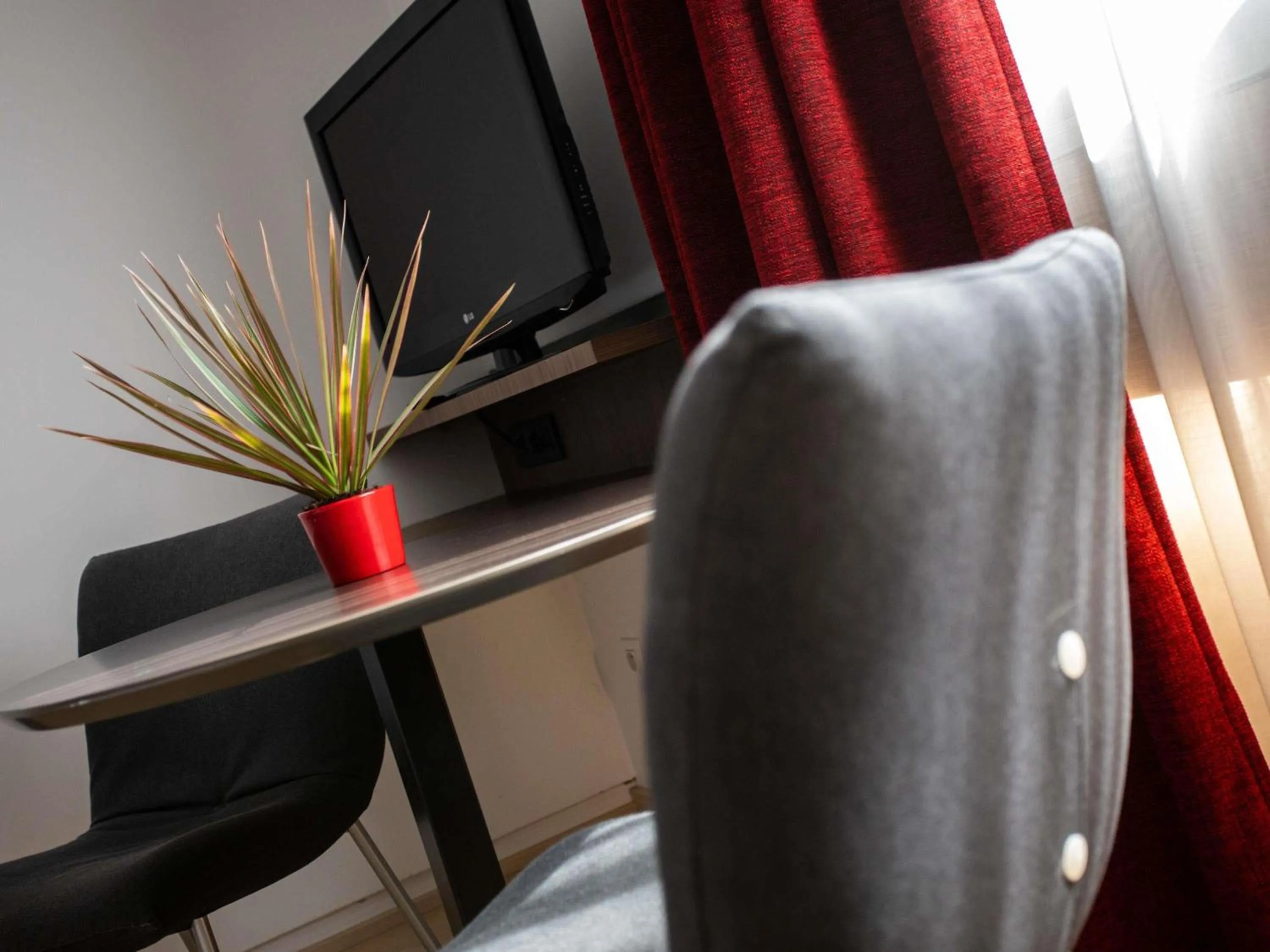 Bedroom in Mercure Villefranche-sur-Saône