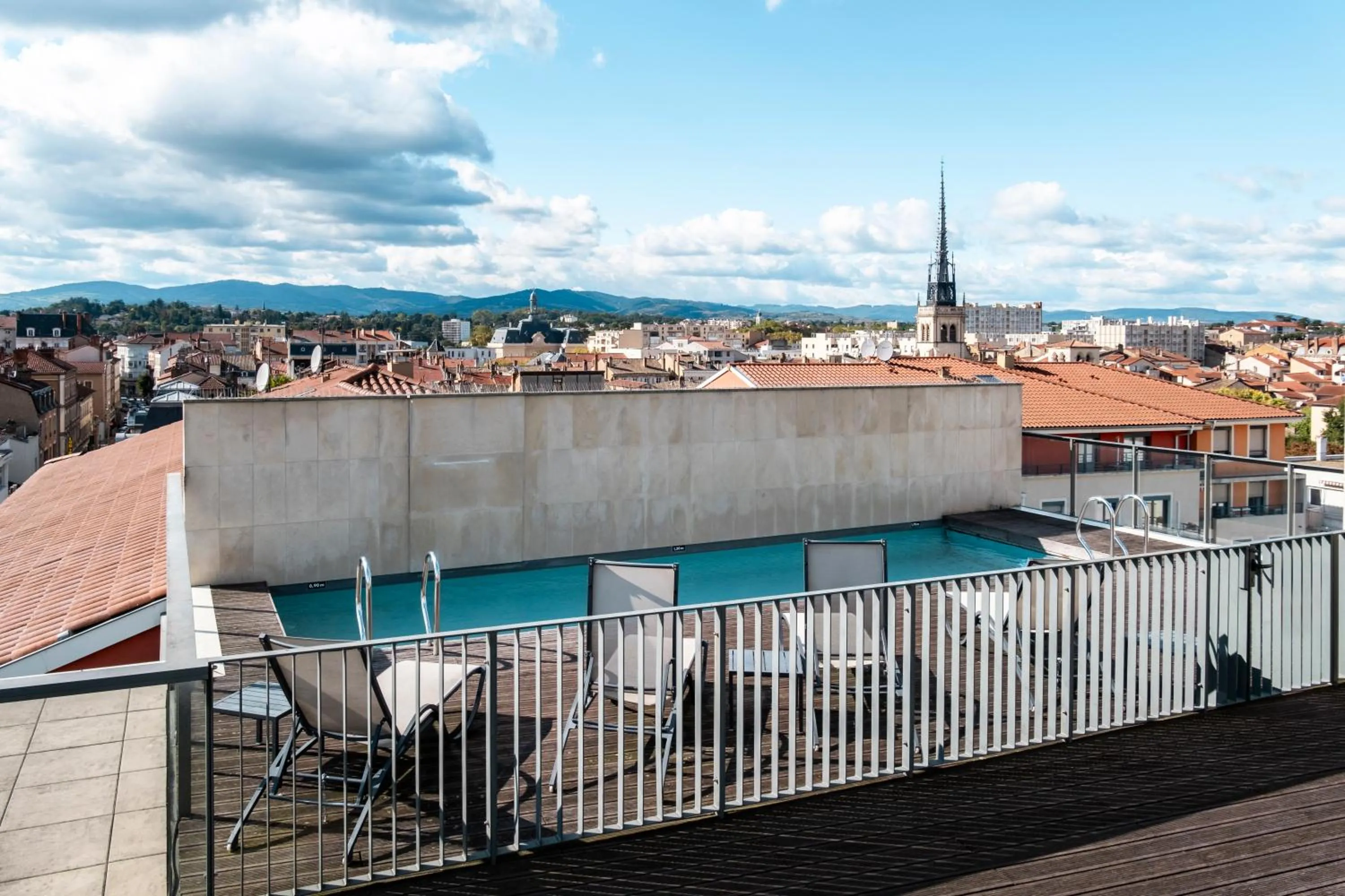 Swimming pool in Mercure Villefranche-sur-Saône
