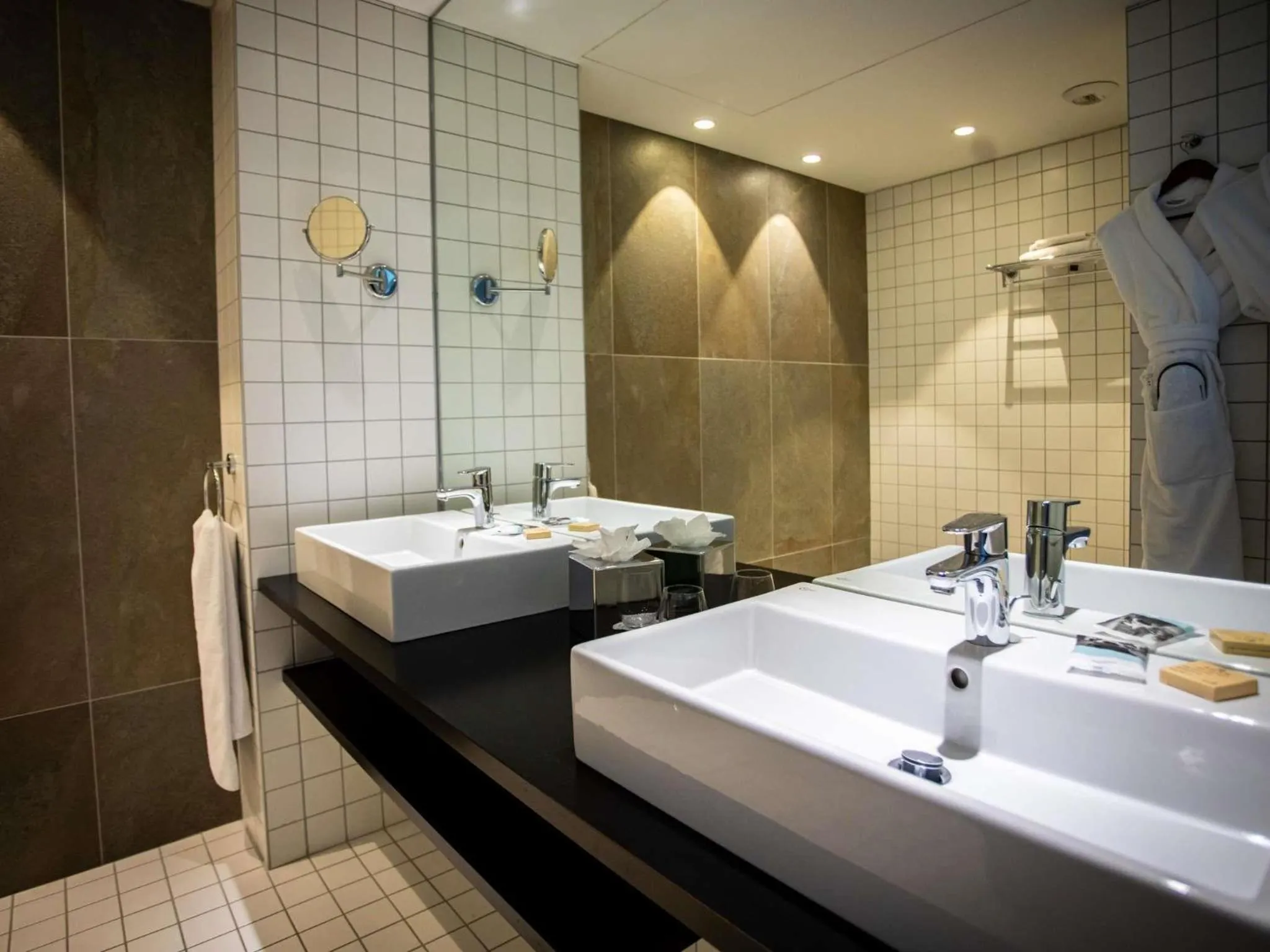 Bedroom in Mercure Villefranche-sur-Saône