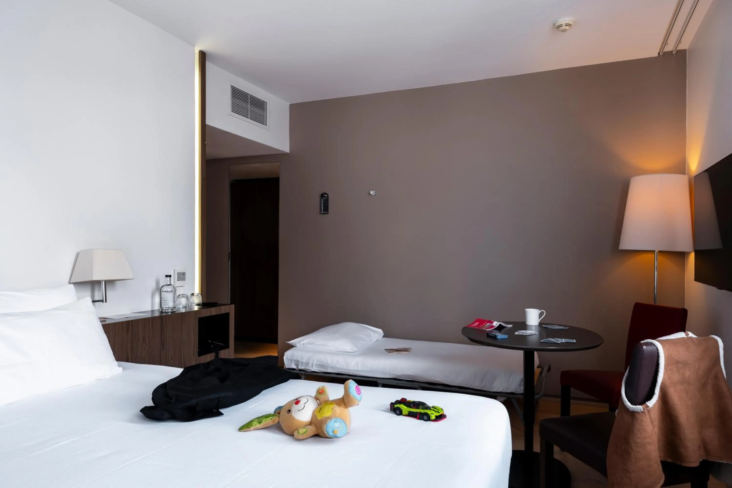 Bed in Mercure Villefranche-sur-Saône