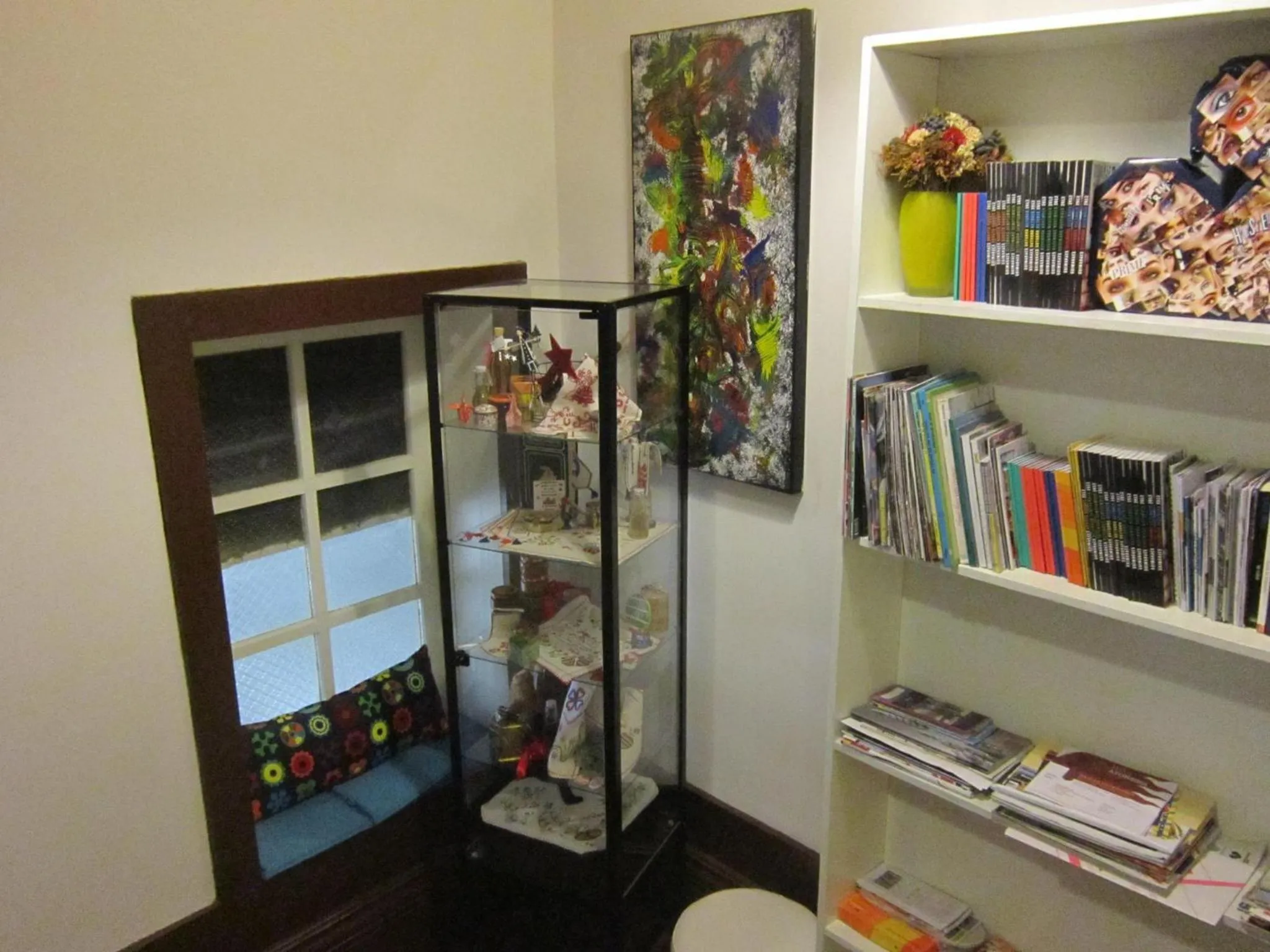 Library in Hostel Prime Guimaraes