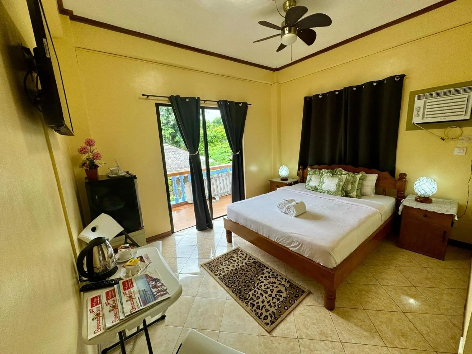 Bed in Ocean Breeze Inn