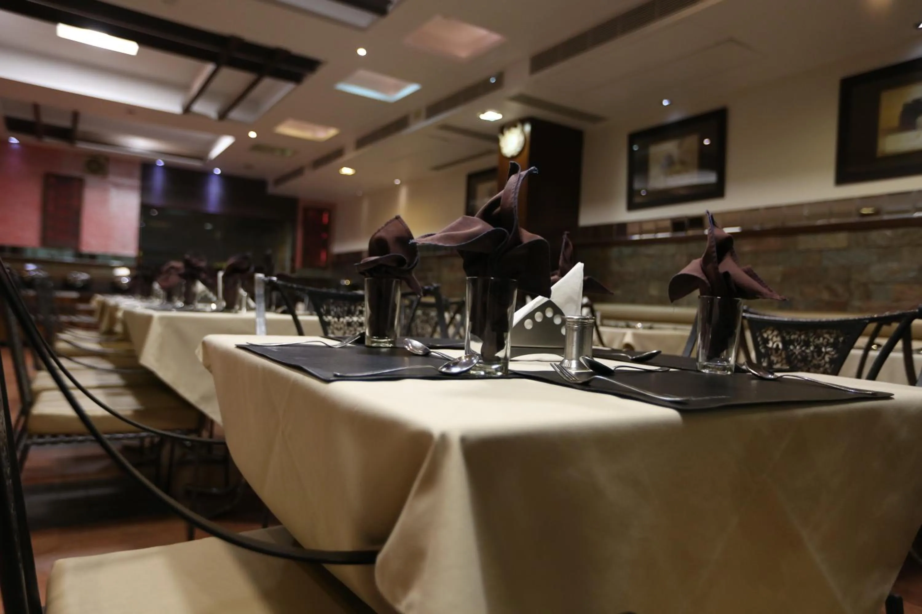 Restaurant/places to eat in SilverCloud Hotel and Banquets