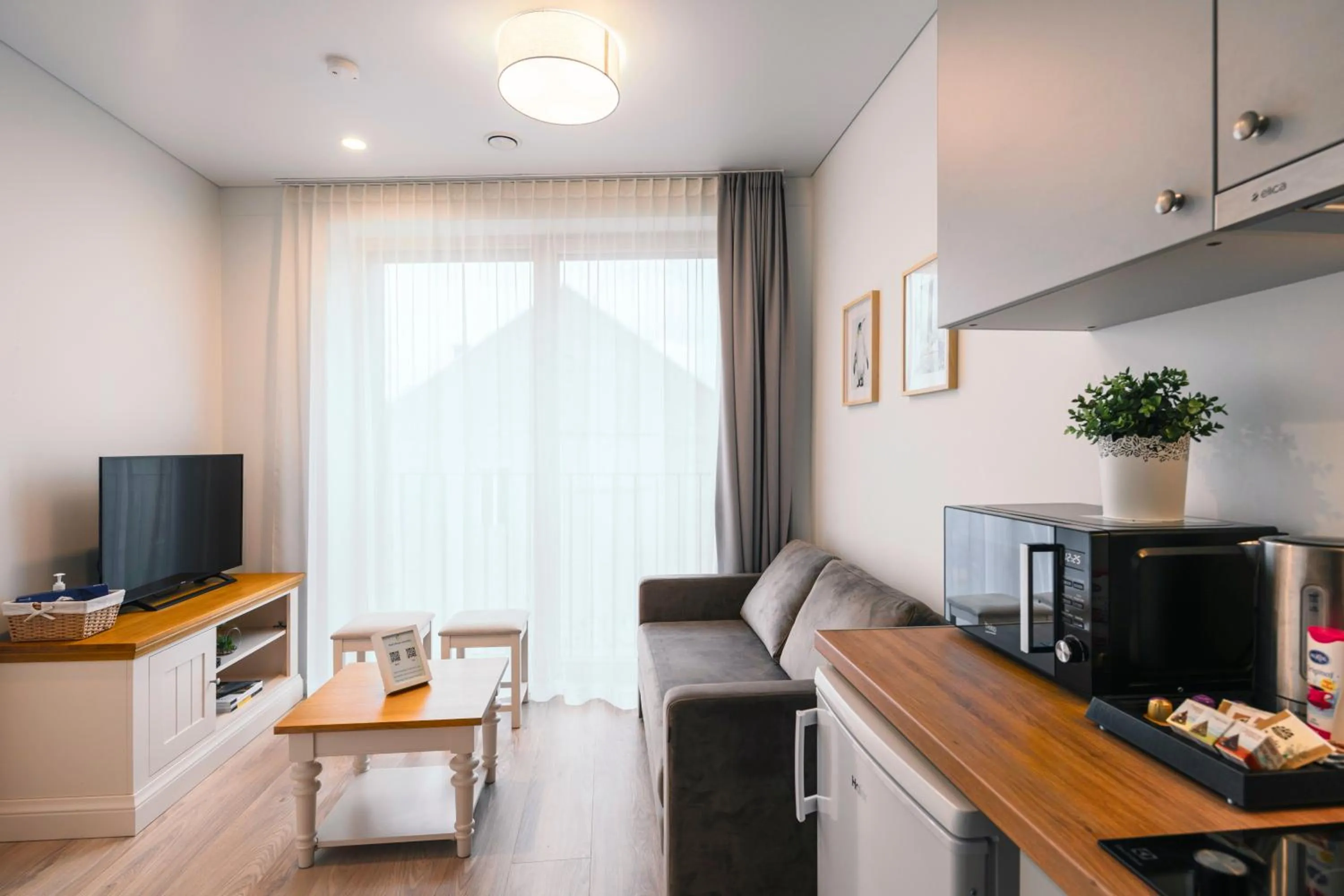 TV and multimedia in J14A I Rooms & Apartments AUTOMATED SELF CHECK-IN