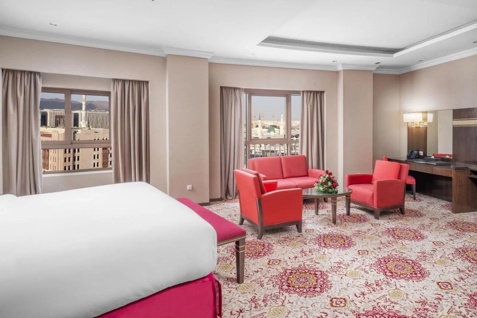 Bedroom, Bed in Taiba Madinah Hotel