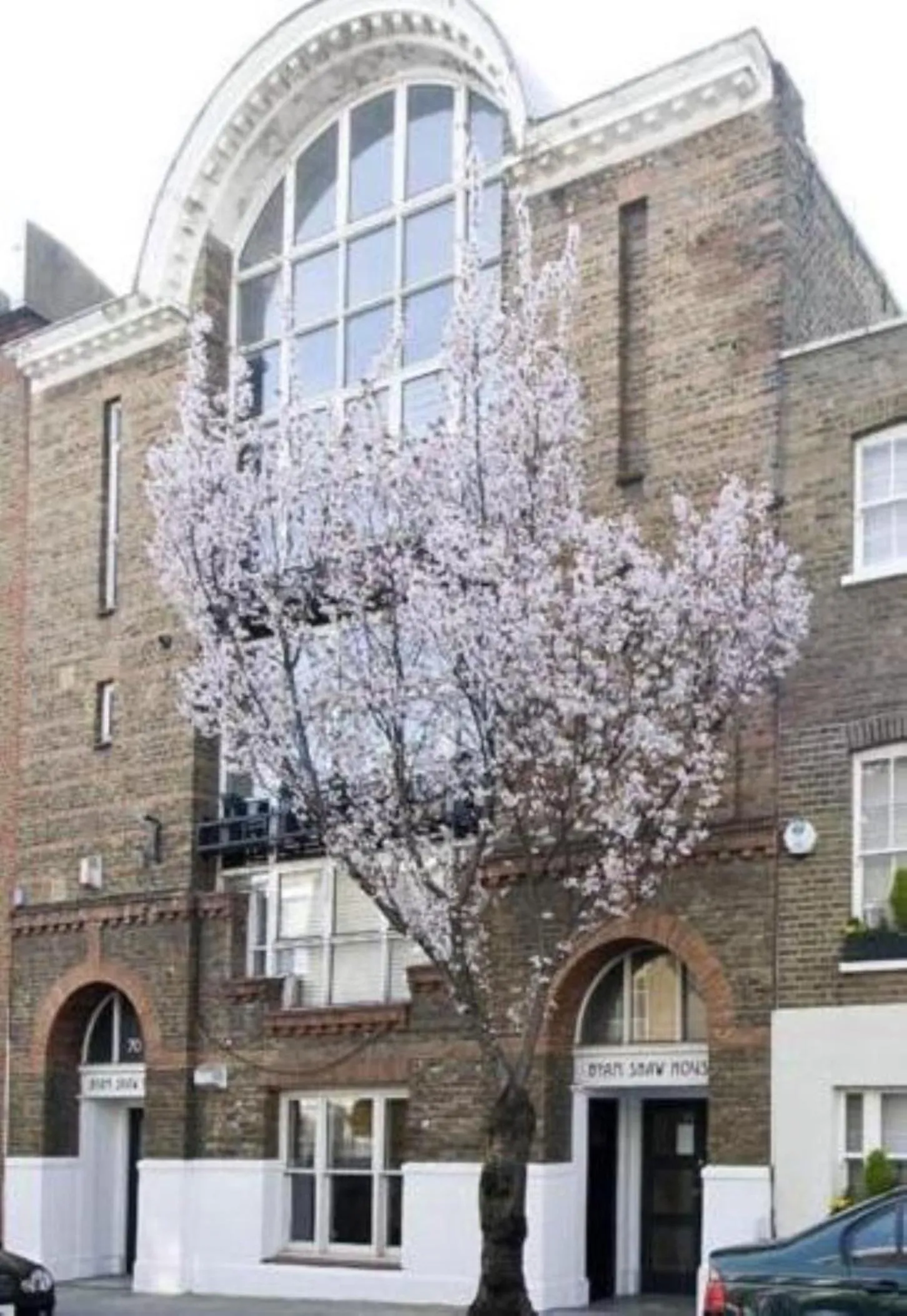 Notting Hill Luxury 3BR Duplex Modern Spacious Gem
