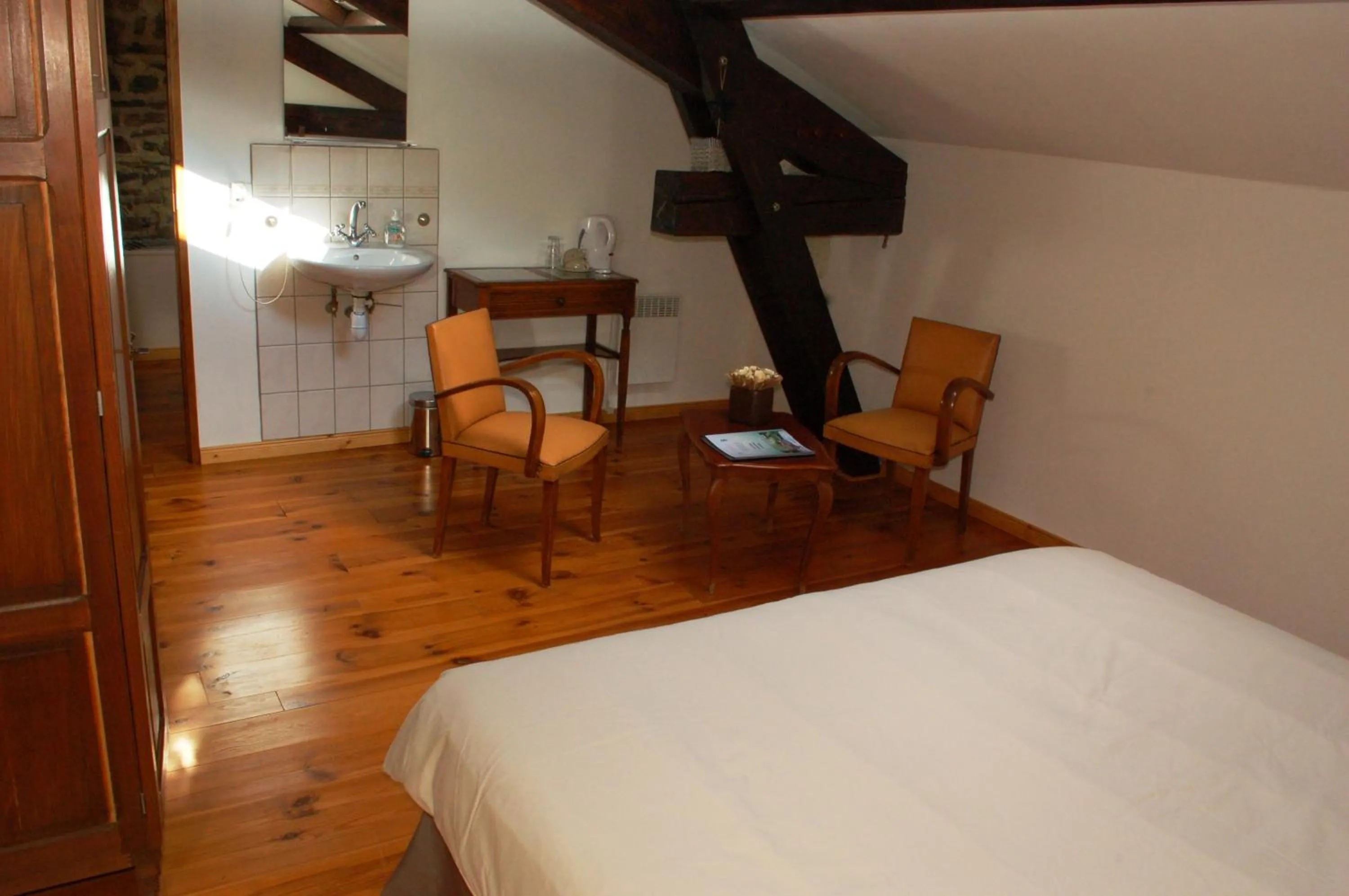 Photo of the whole room, Bed in Le Grand Trianon