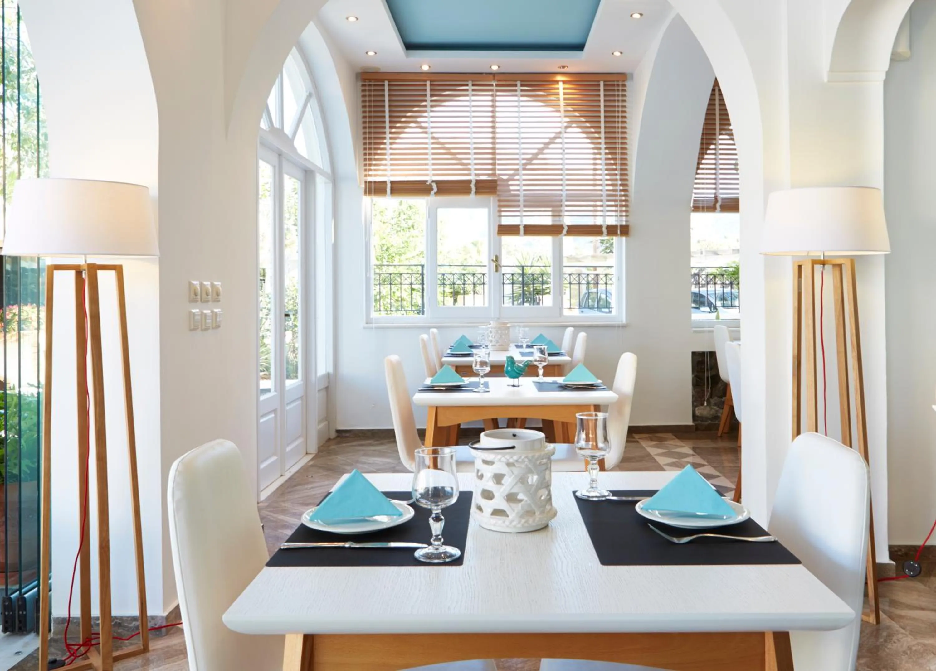 Restaurant/places to eat in Hermes Hotel