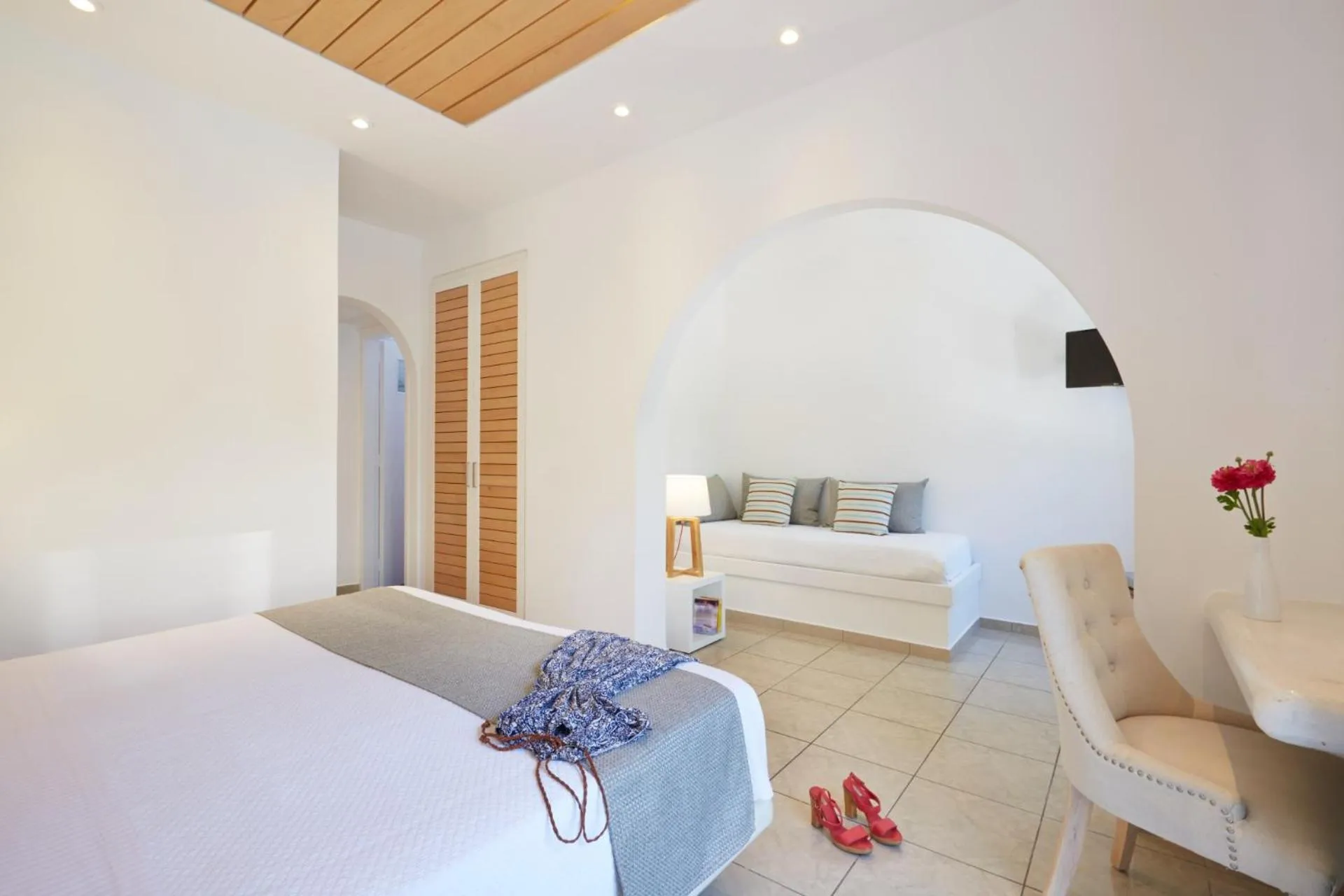 Photo of the whole room, Bed in Hermes Hotel