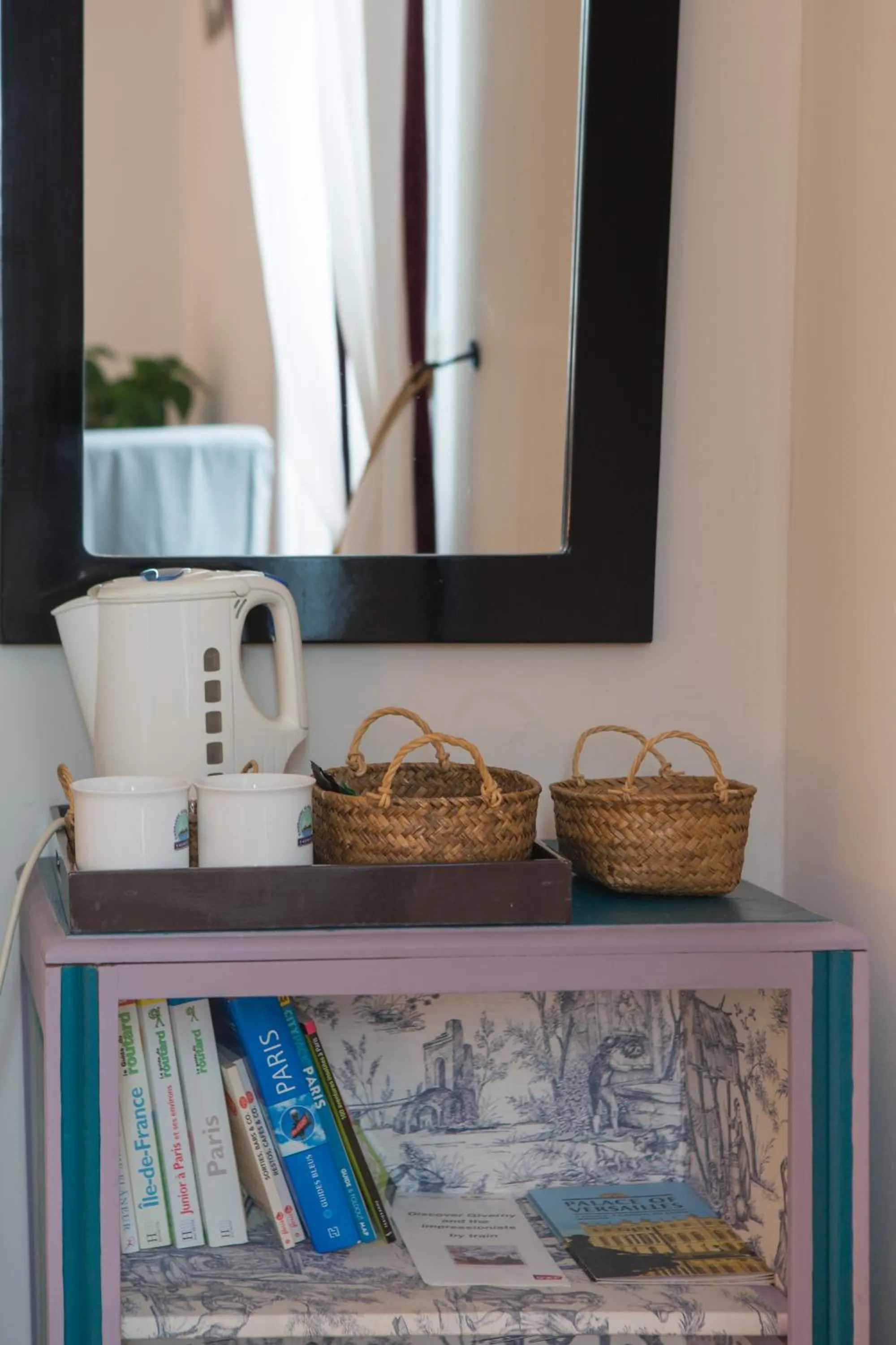 Coffee/tea facilities in Chambres d'hôtes La Maison Hippolyte