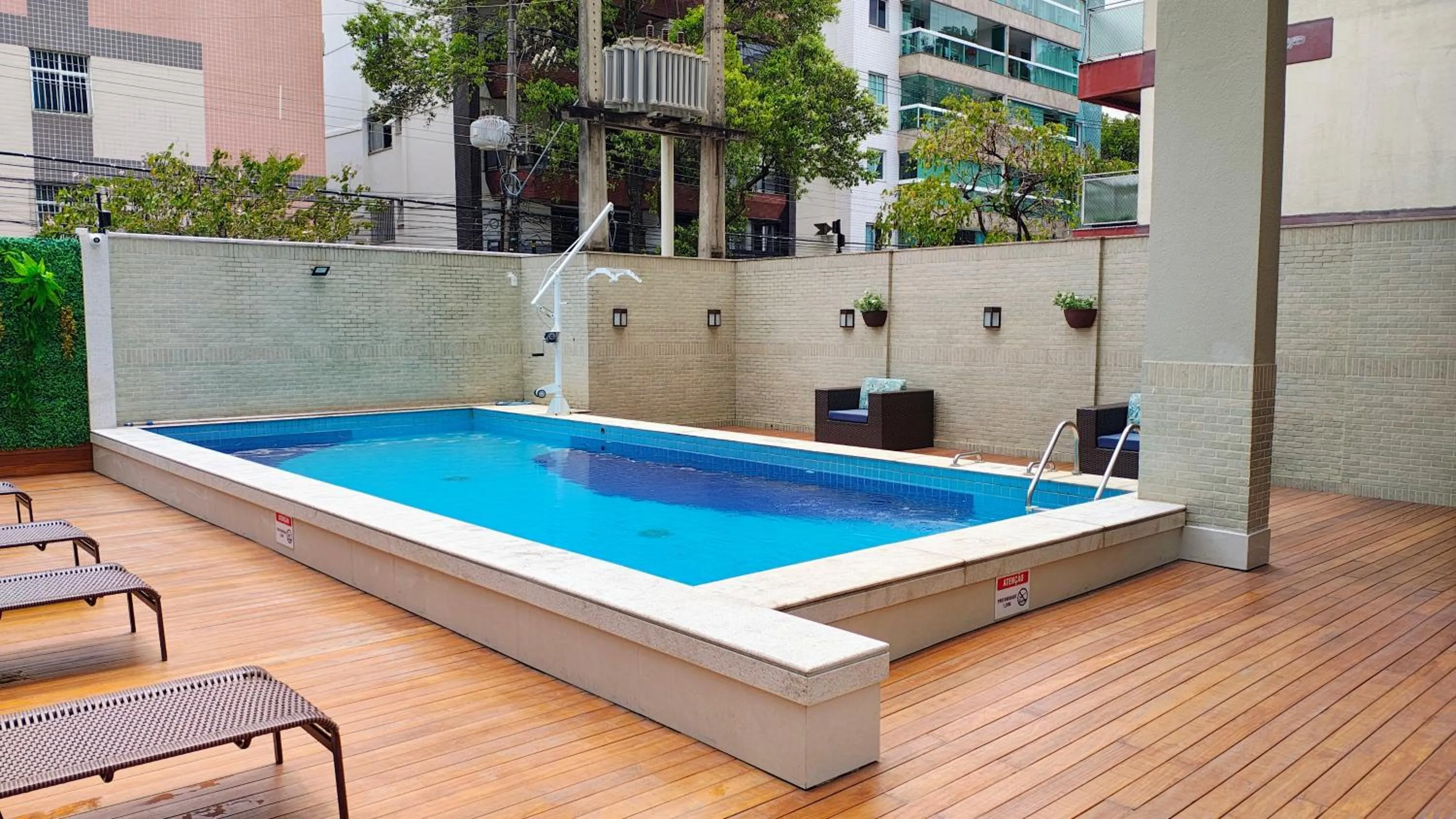 Swimming pool in Alameda Vitória Hotel