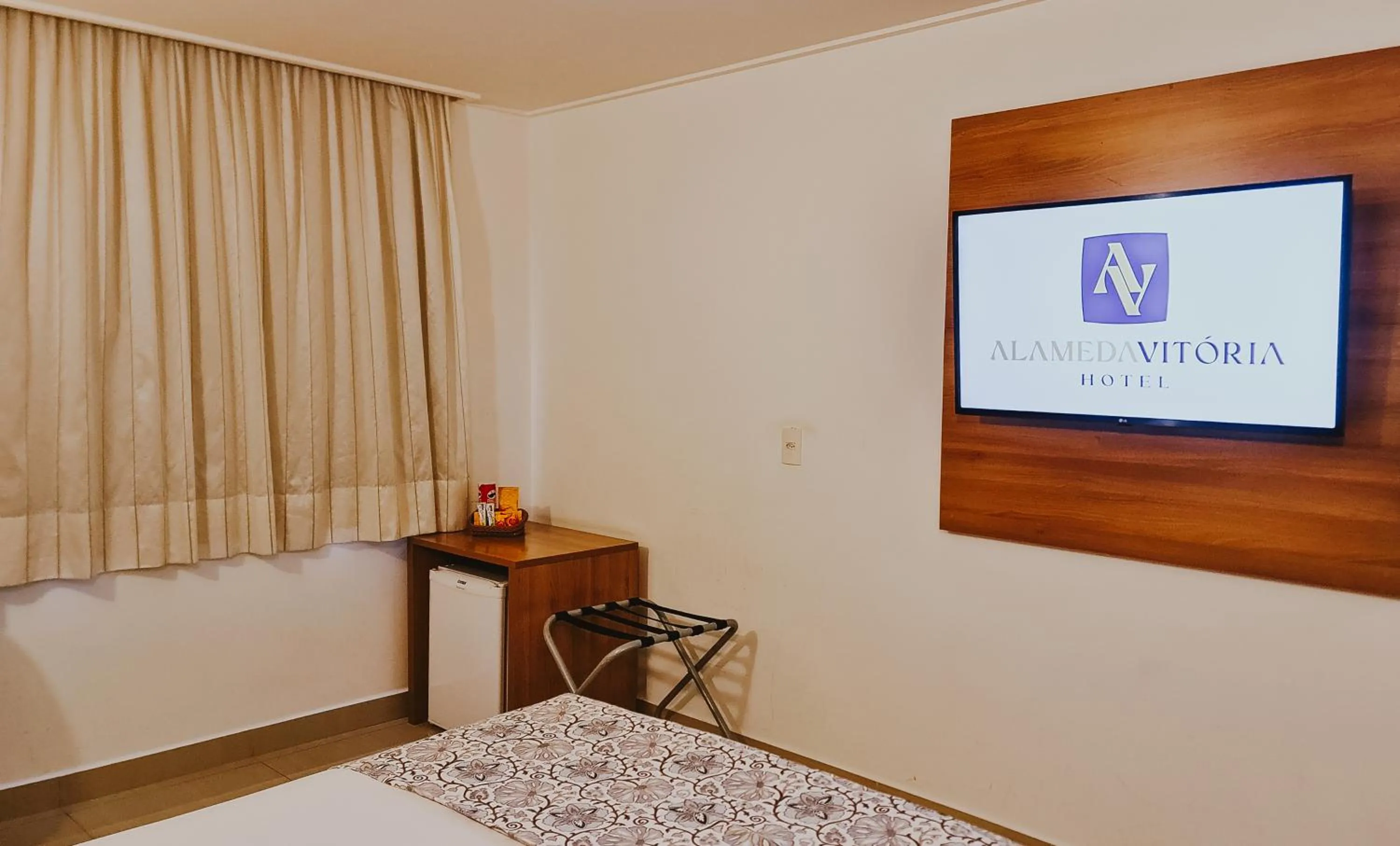 TV and multimedia, Bed in Alameda Vitória Hotel