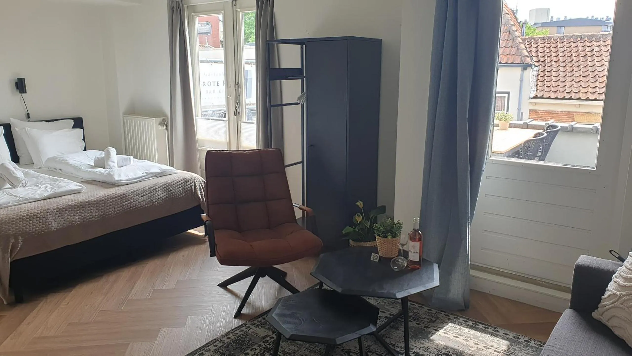 Bed in Hotel De Grote Kade - Boutique Heritage Hotel in het historische hart van Goes