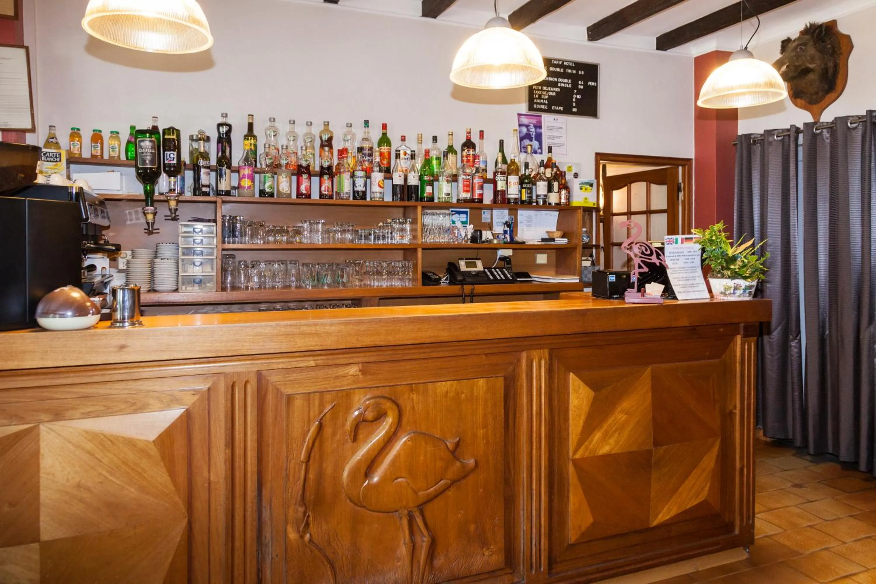 Lobby or reception in Logis Hotel Restaurant Le Flamant Rose camargue