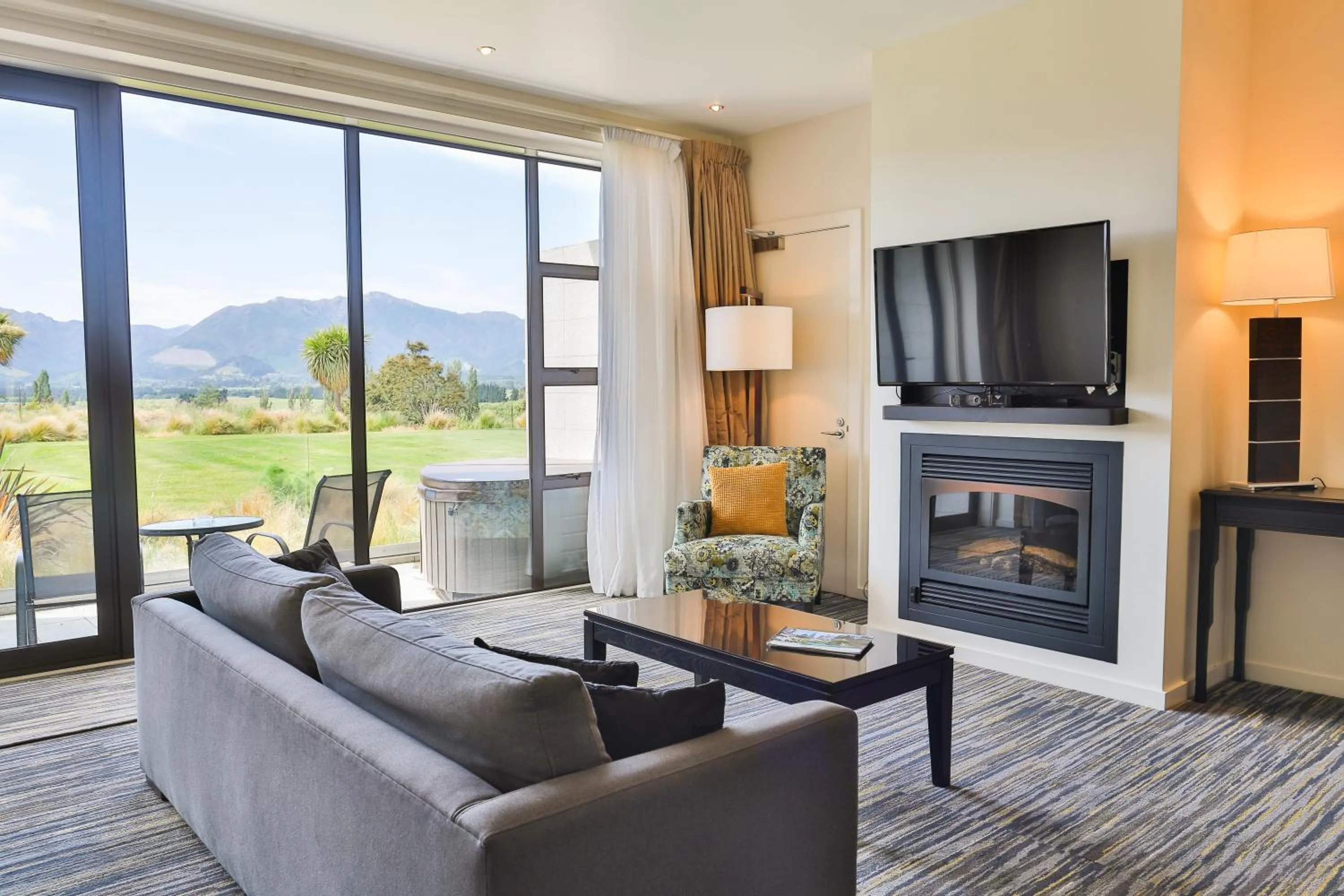 TV and multimedia in Braemar Lodge And Spa