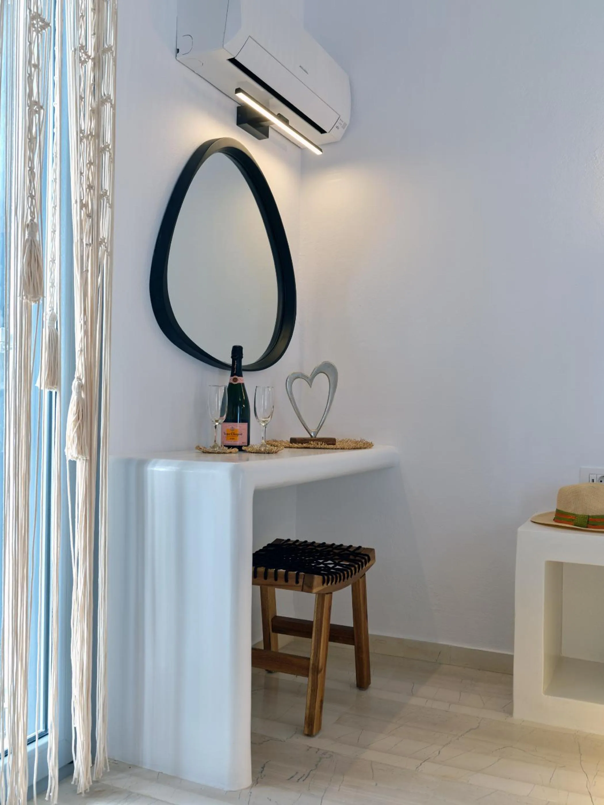 hair dresser in Ariti Seaside Residence