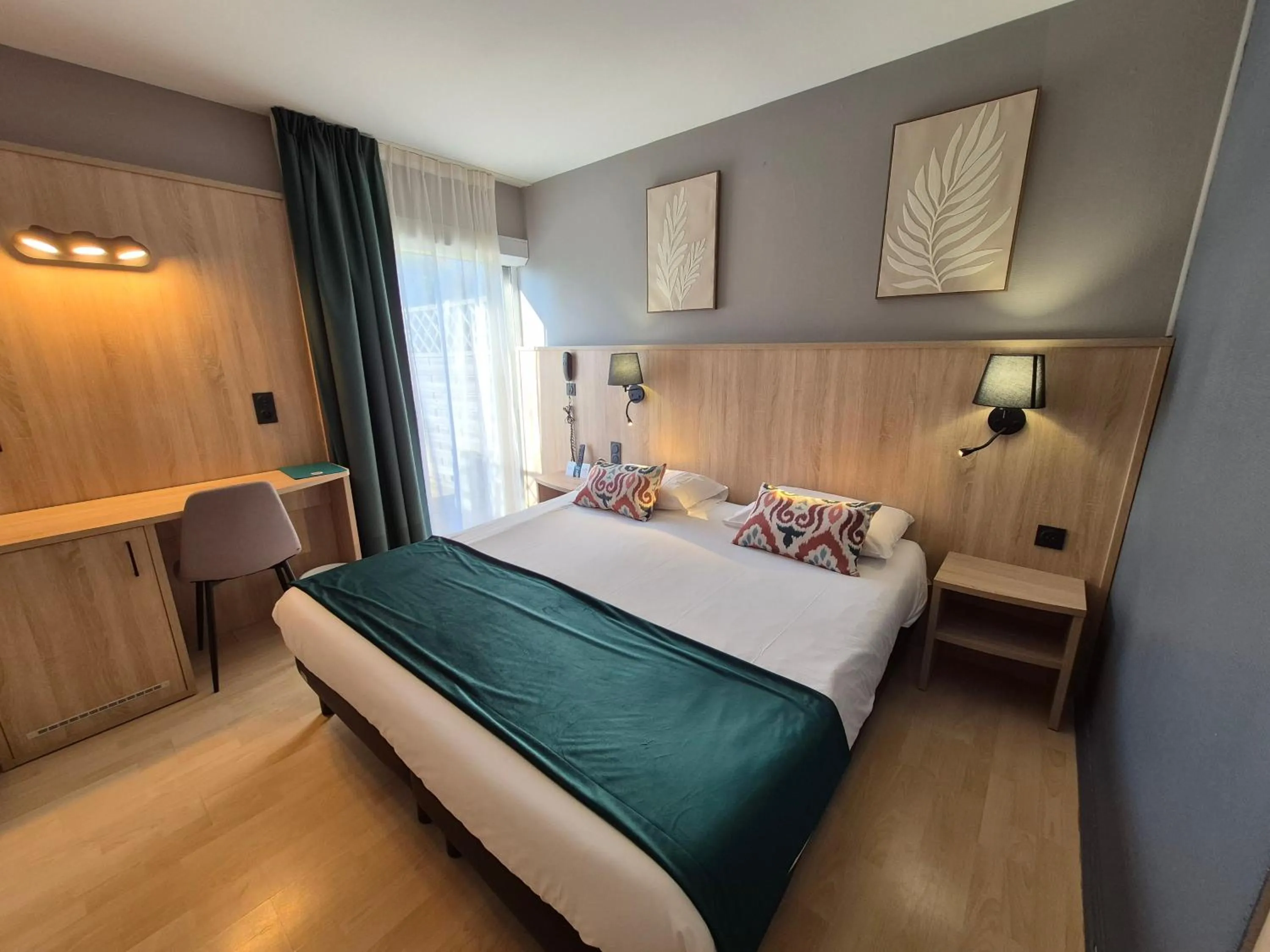 Bed in Logis Hotel Les Gravades Ussel