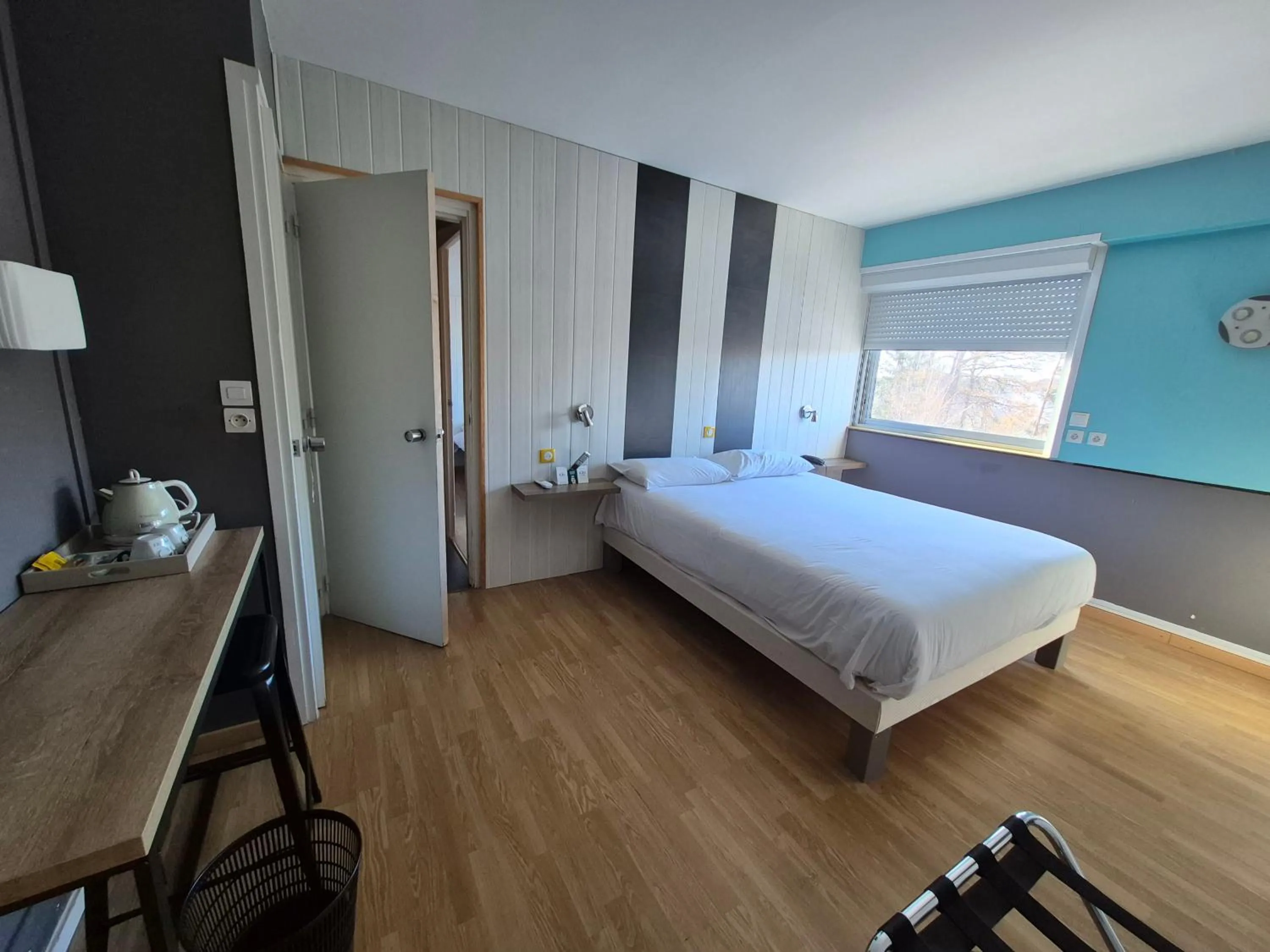 Bed in Logis Hotel Les Gravades Ussel