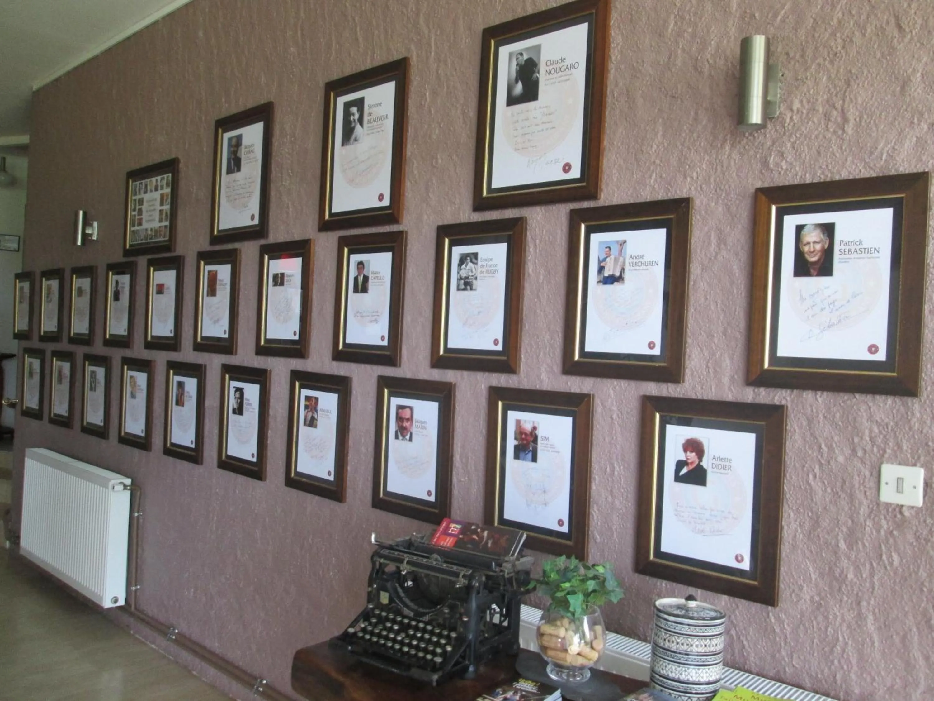 Staff in Logis Hotel Les Gravades Ussel