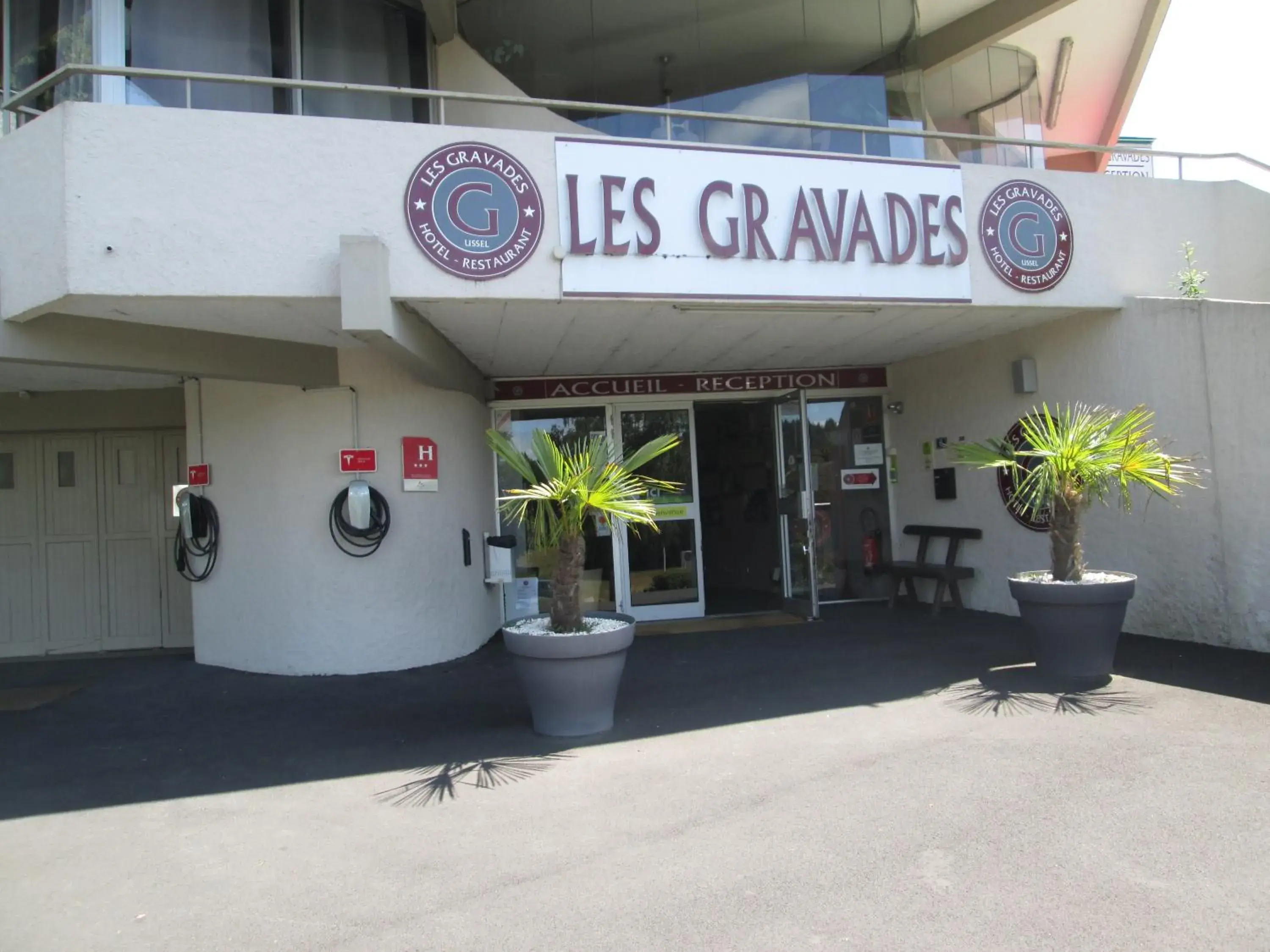 Facade/entrance in Logis Hotel Les Gravades Ussel Facade/entrance in Logis Hotel Les Gravades Ussel