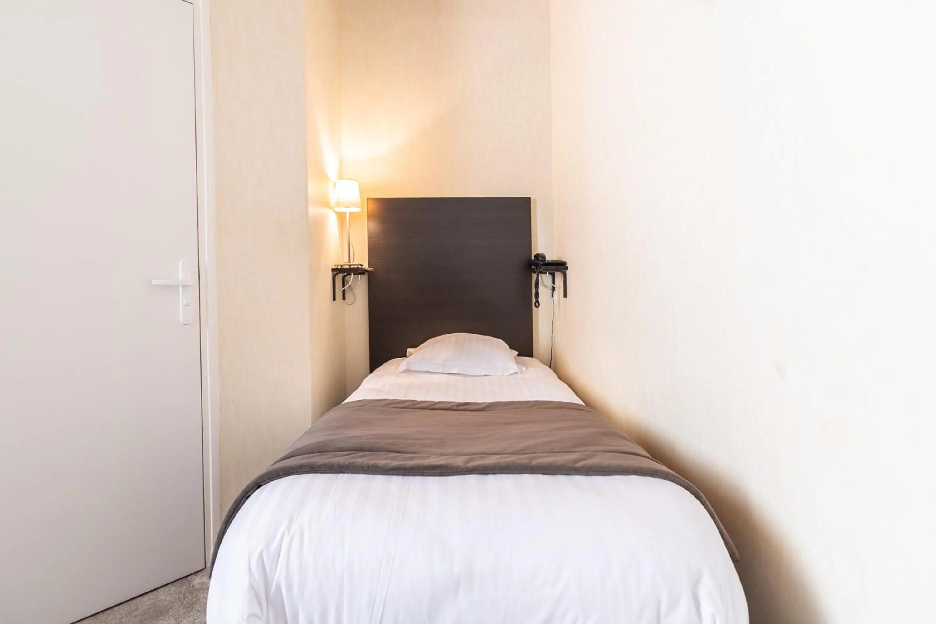 Bedroom, Bed in Hôtel De La Plage