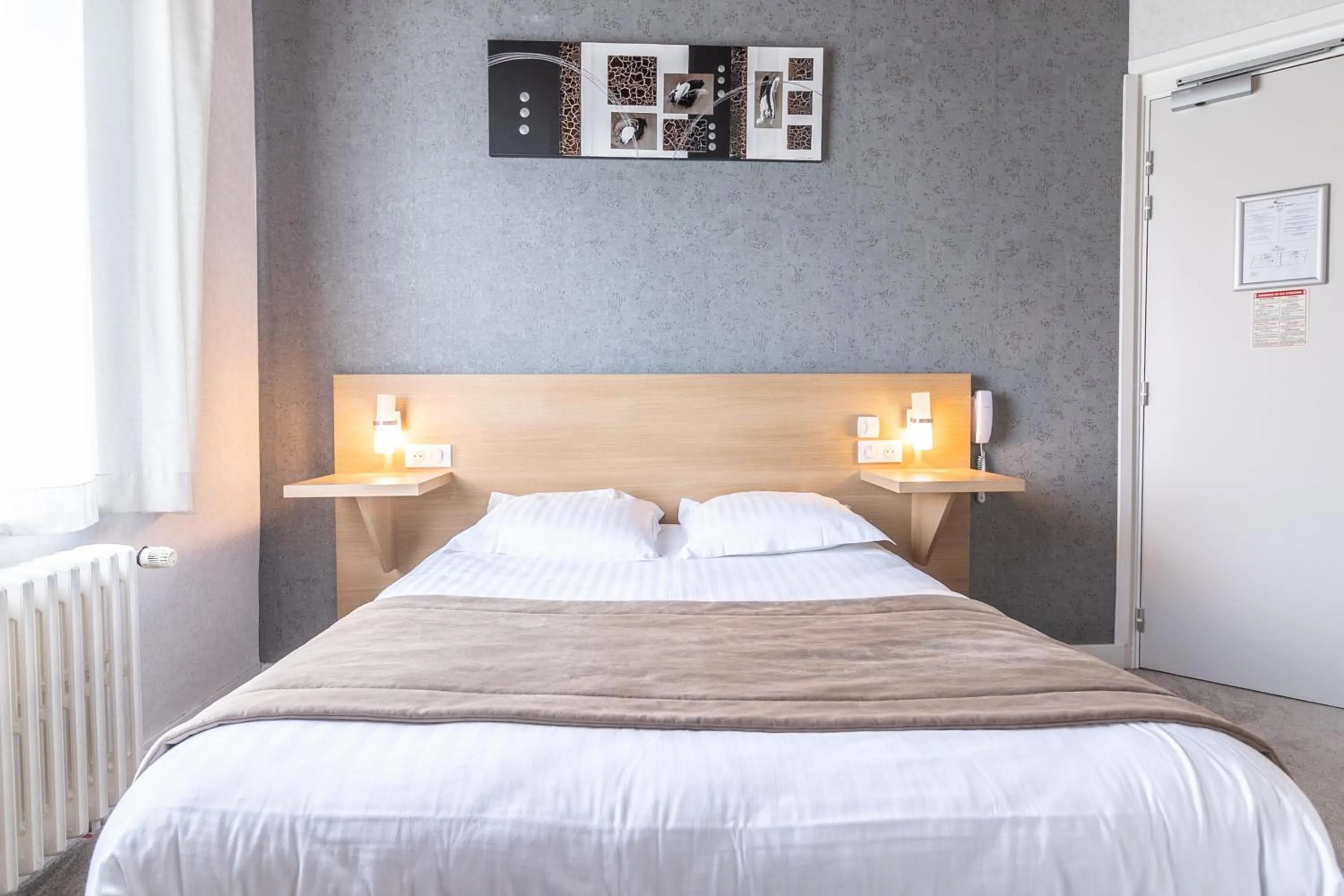 Bedroom, Bed in Hôtel De La Plage