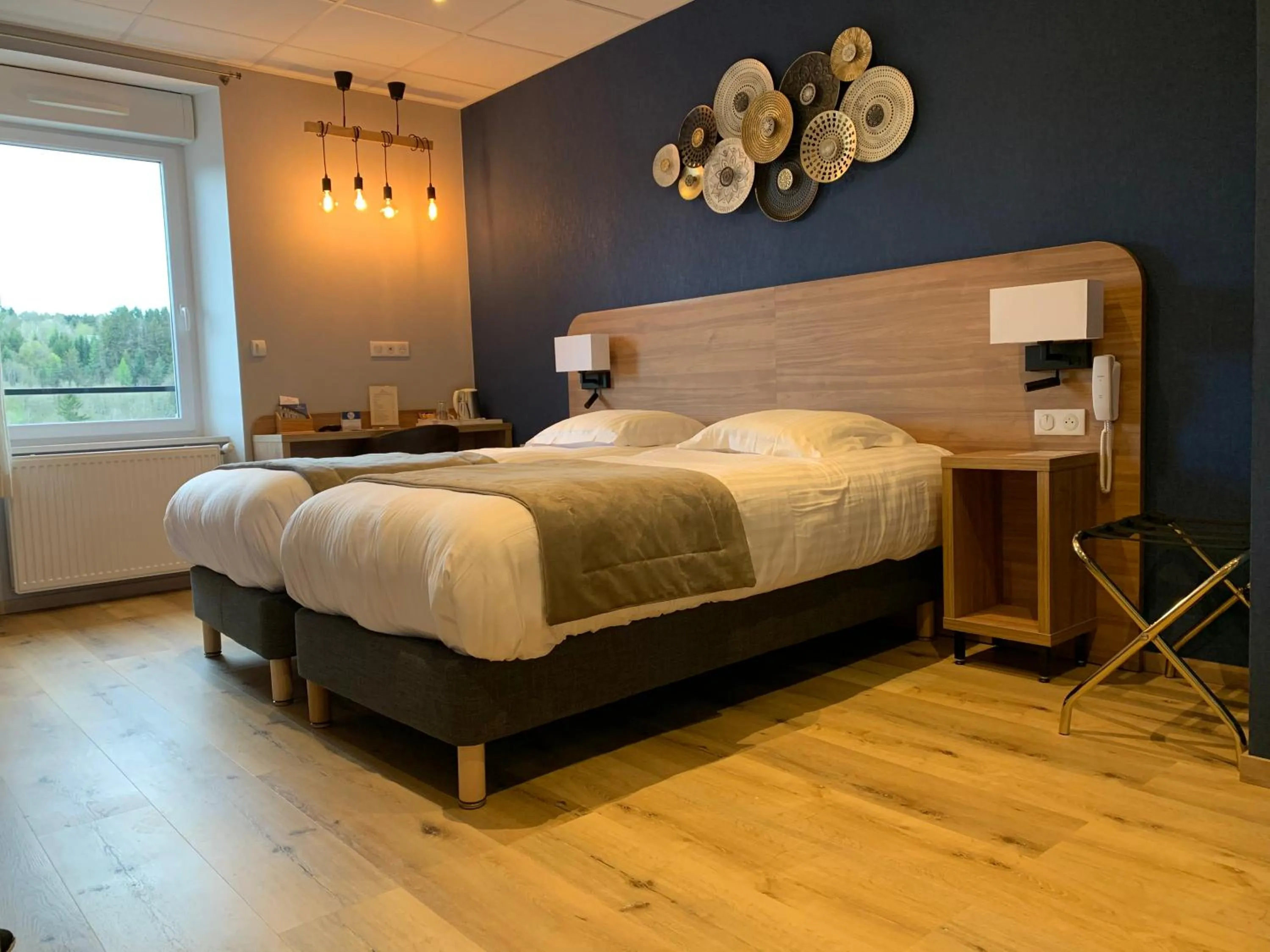 Photo of the whole room, Bed in Hôtel De La Plage