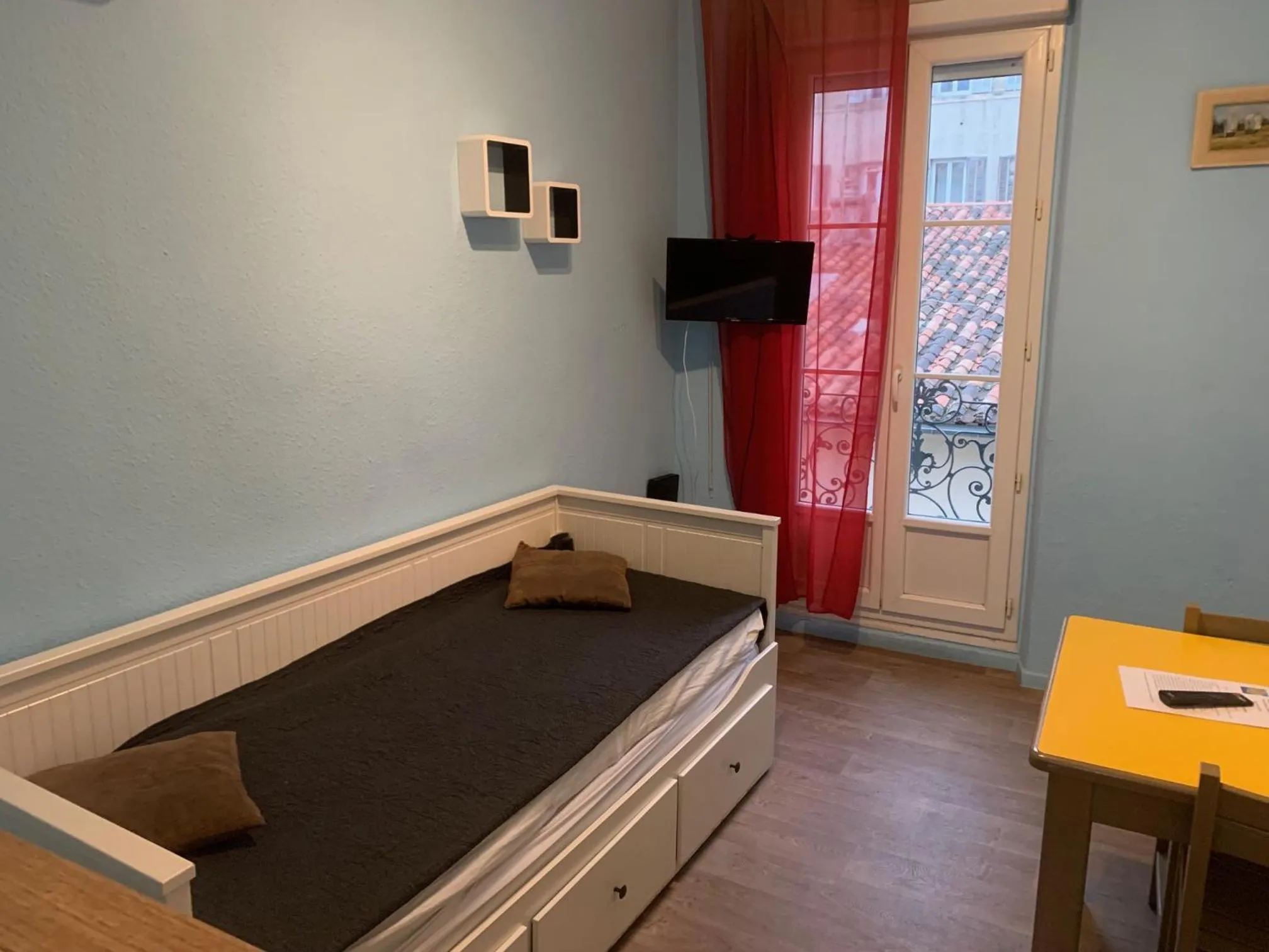 Bed in Résidence Meublée Services