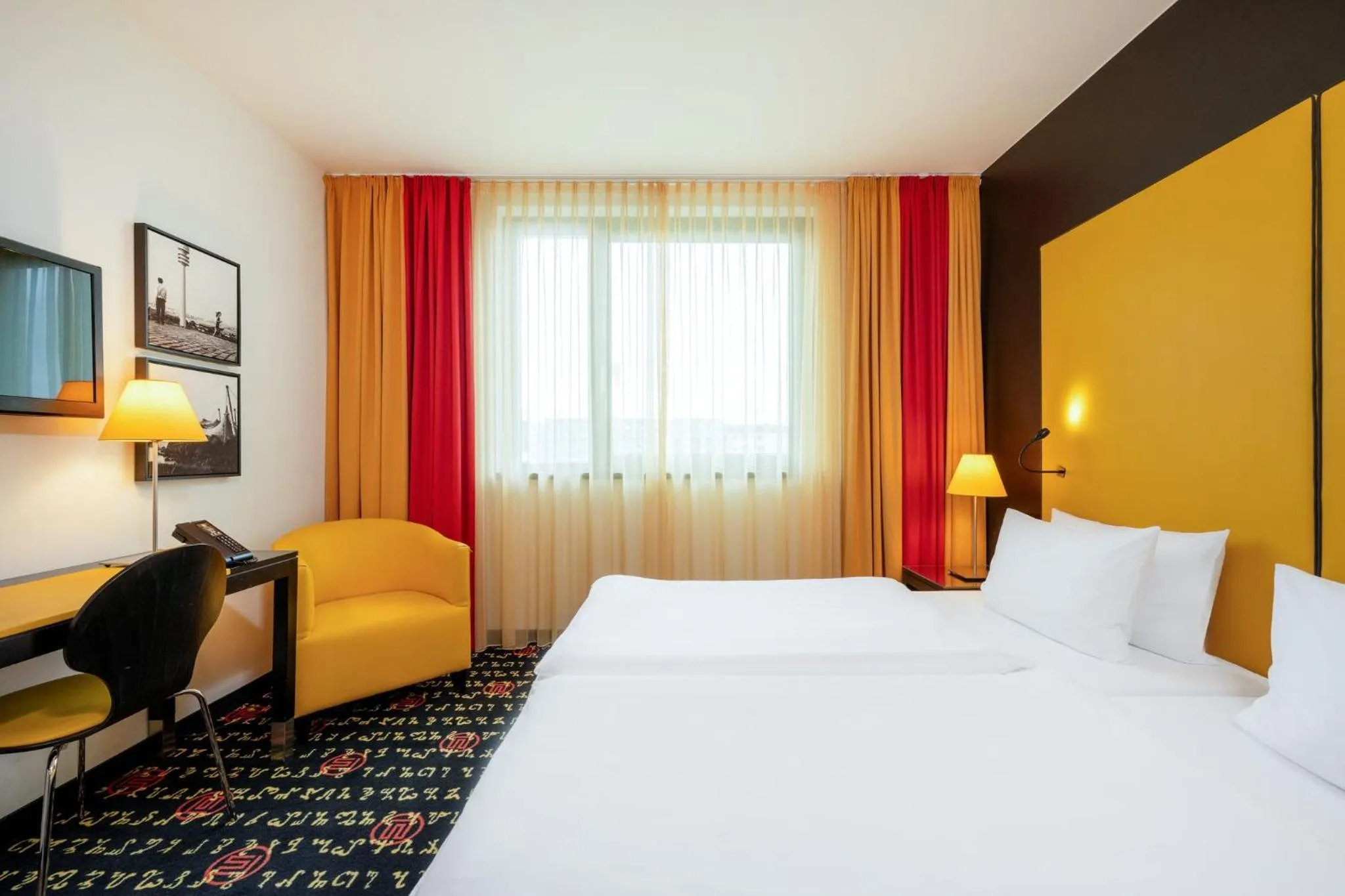 Photo of the whole room, Bed in Holiday Inn Munich - Westpark by IHG