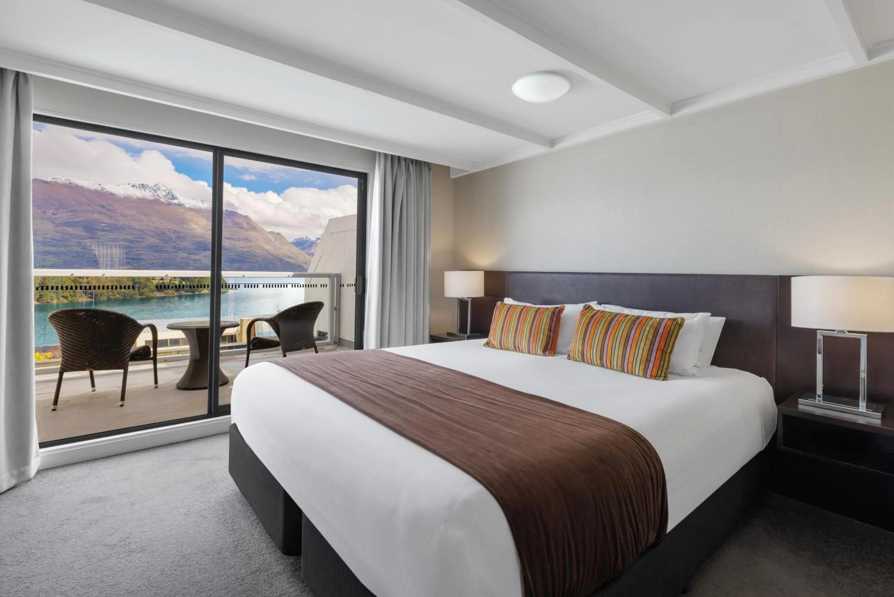 Bed in Copthorne Hotel & Apartments Queenstown Lakeview