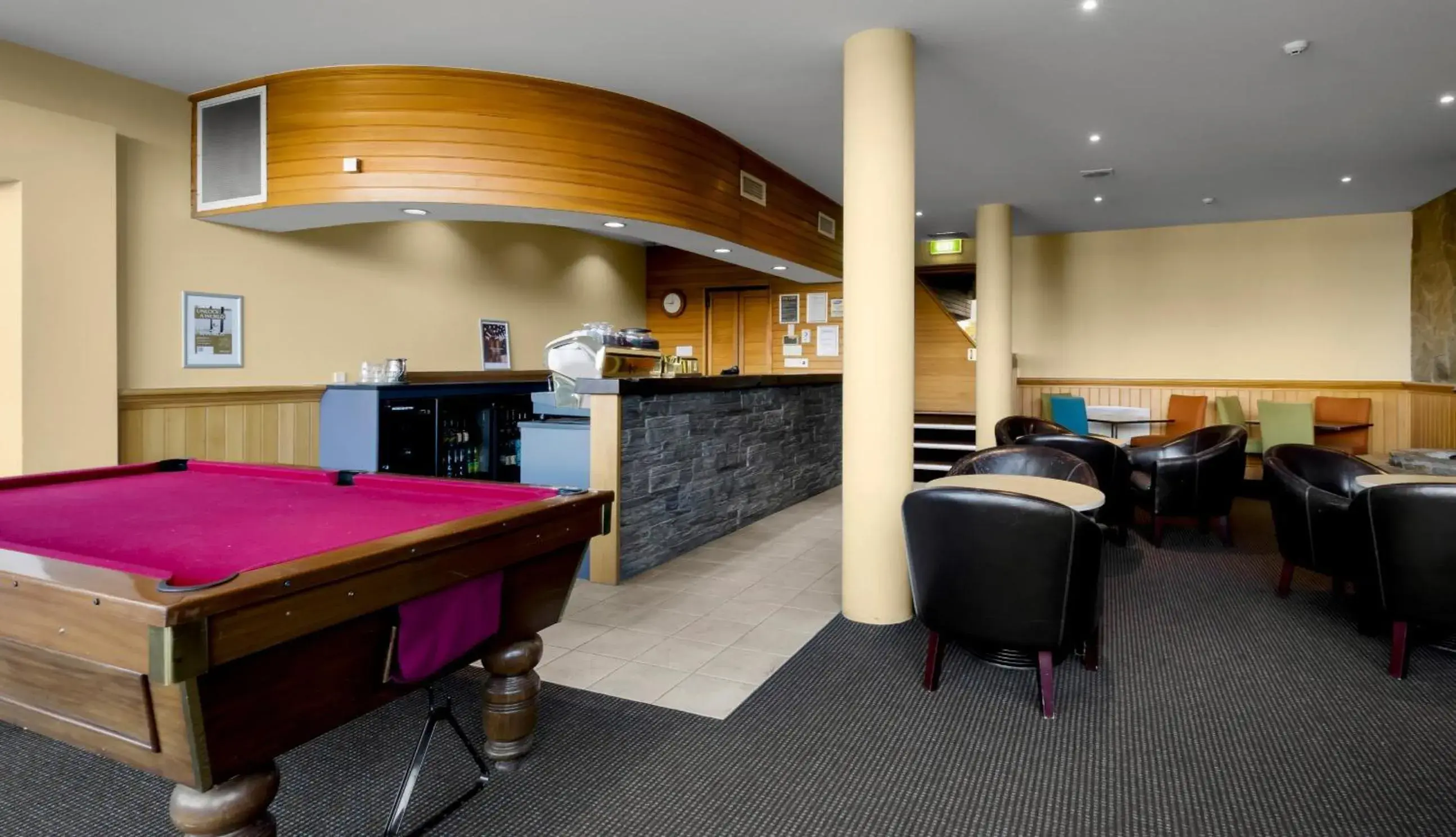 Lounge or bar in Copthorne Hotel & Apartments Queenstown Lakeview Lounge or bar in Copthorne Hotel & Apartments Queenstown Lakeview
