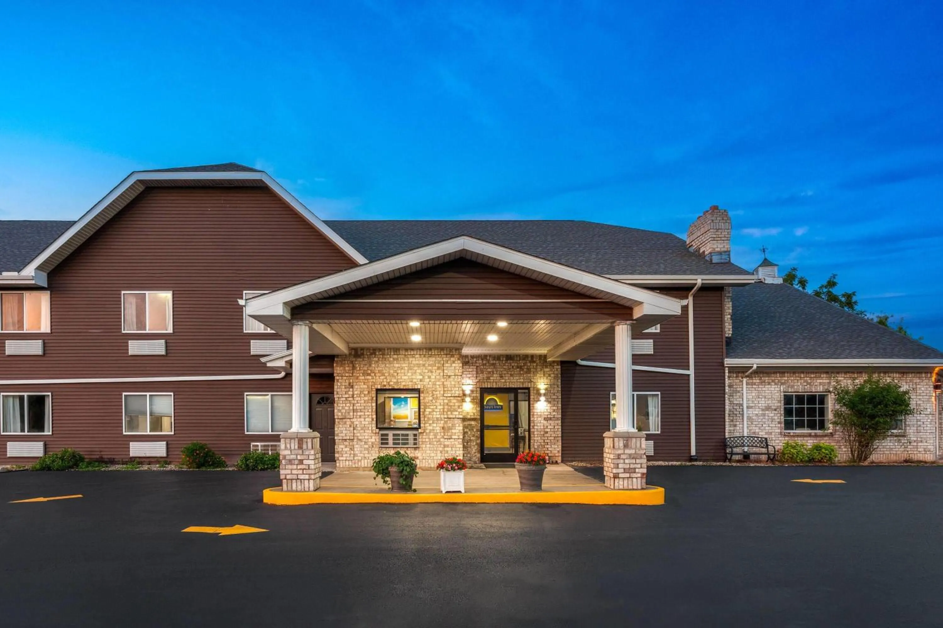 Property building in Days Inn & Suites by Wyndham Kaukauna WI