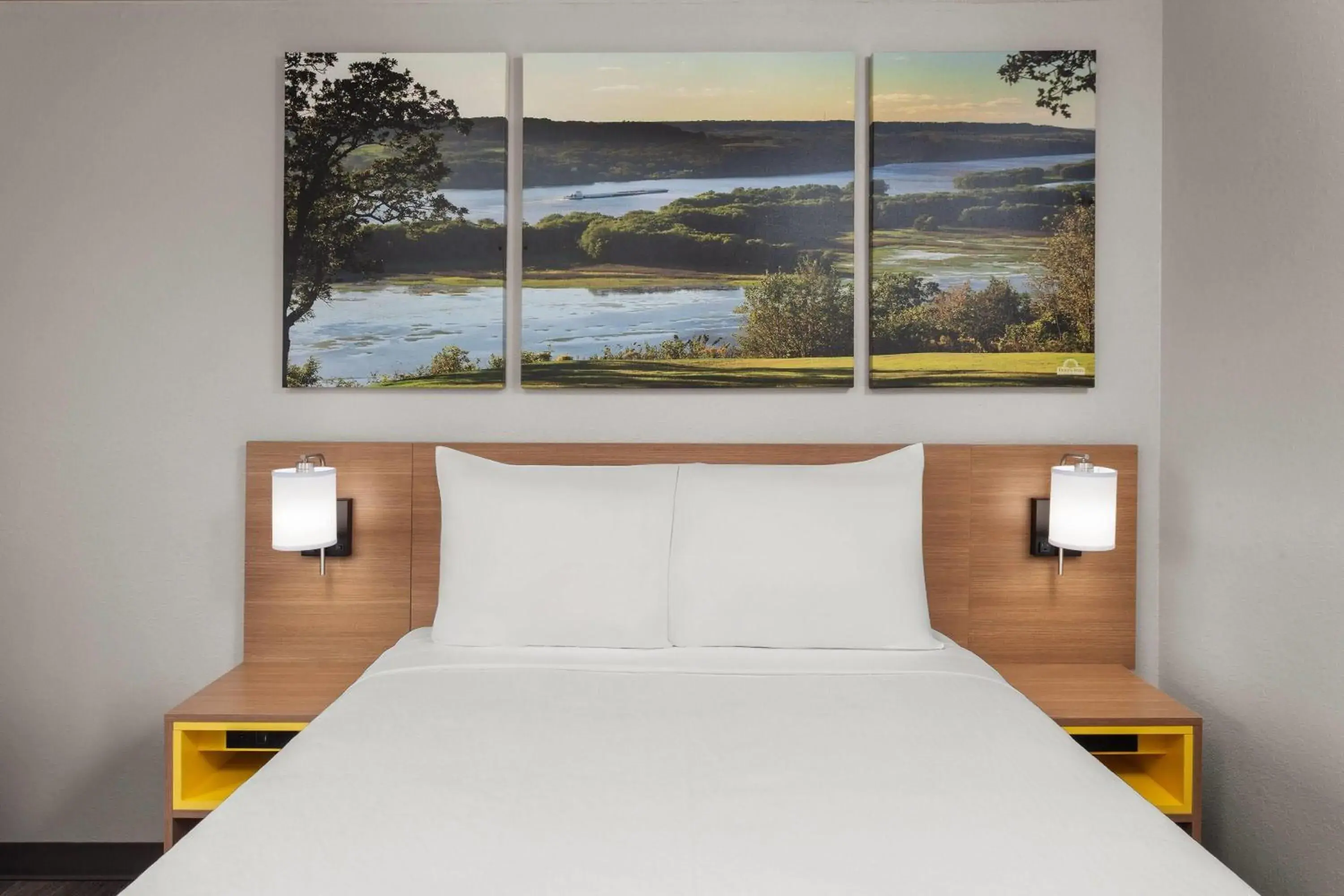 Queen Room - Disability Access - Non-Smoking in Days Inn & Suites by Wyndham Kaukauna WI Queen Room - Disability Access - Non-Smoking in Days Inn & Suites by Wyndham Kaukauna WI