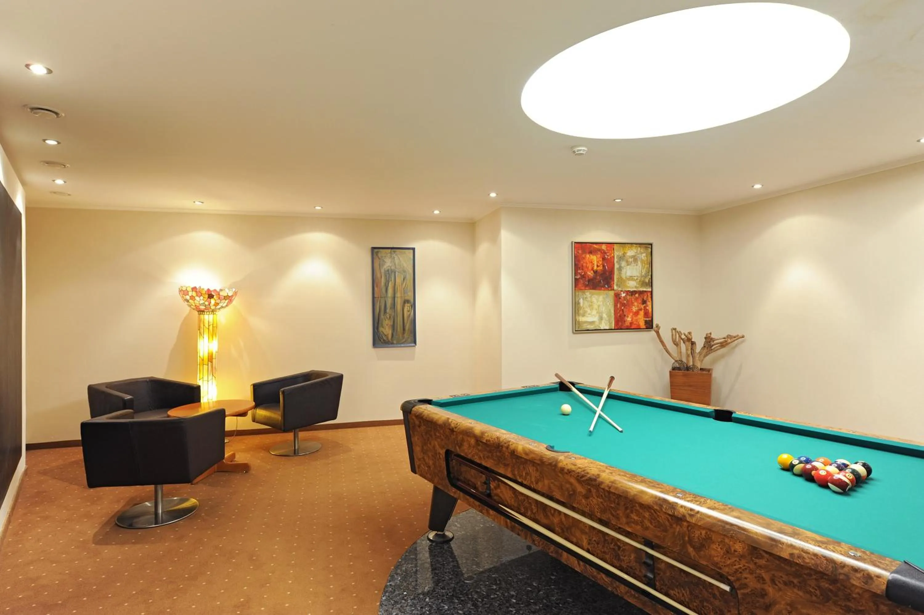 Billiard in Hotel Vier Jahreszeiten