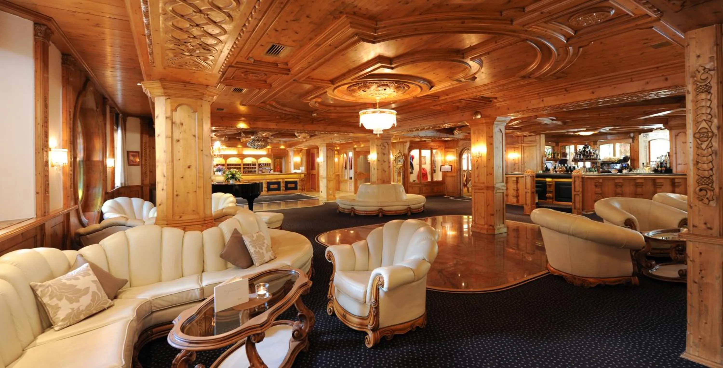 Lounge or bar in Hotel Vier Jahreszeiten